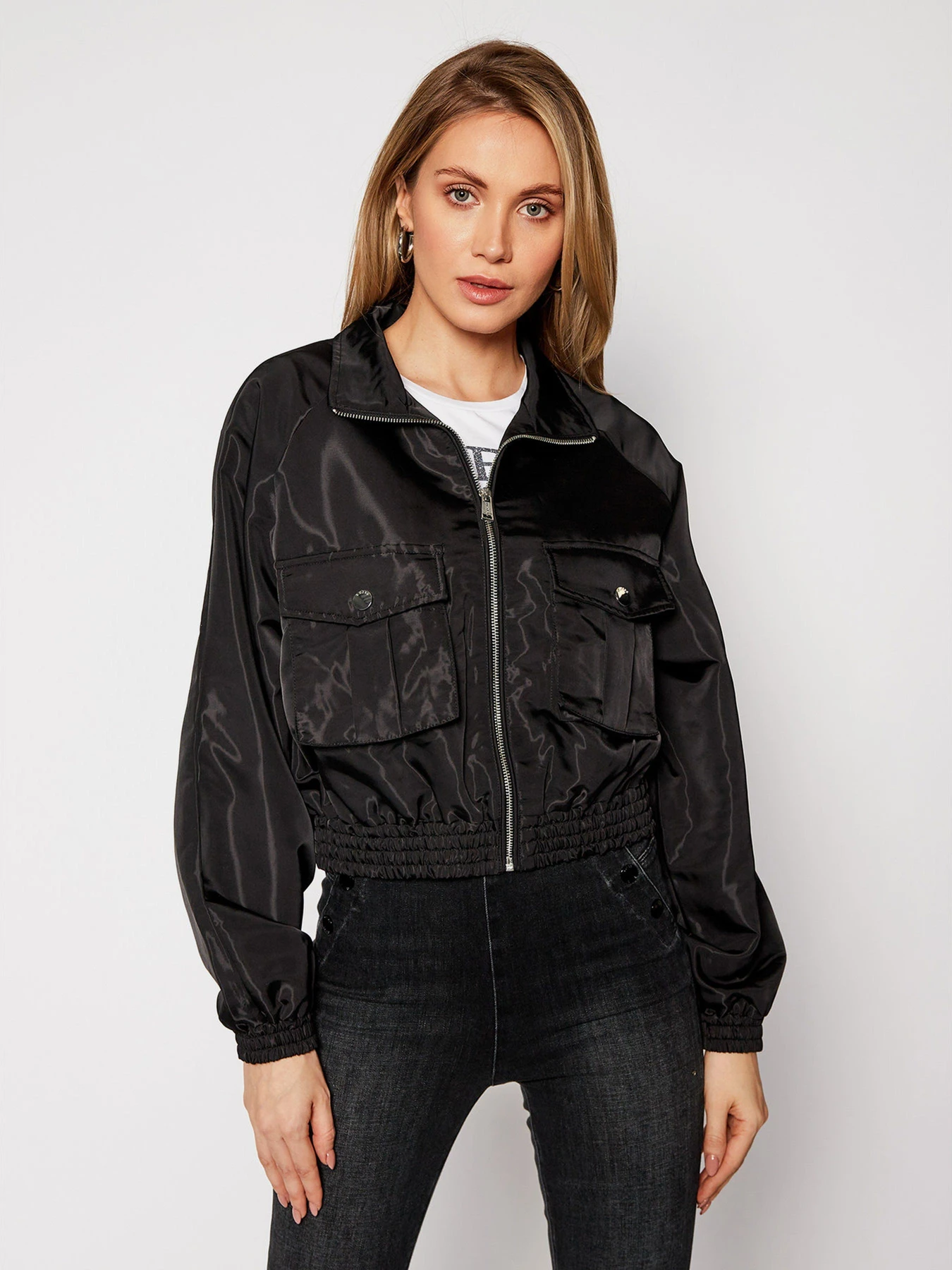 Куртки та дублянки GUESS модель W1RL84-WDOG2-JBLK Куртки та дублянки GUESS модель W1RL84-WDOG2-JBLK Фото