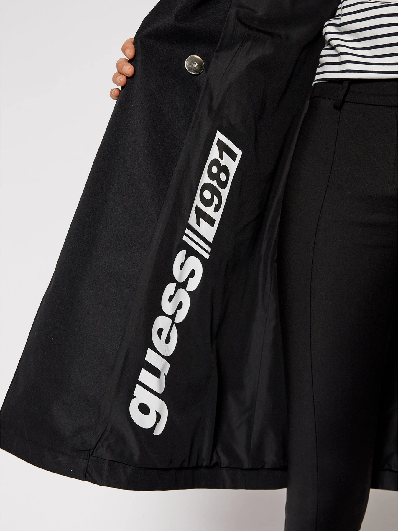 Пальто и плащи GUESS модель W1RL00-WDO40-JBLK Пальто и плащи GUESS модель W1RL00-WDO40-JBLK Фото