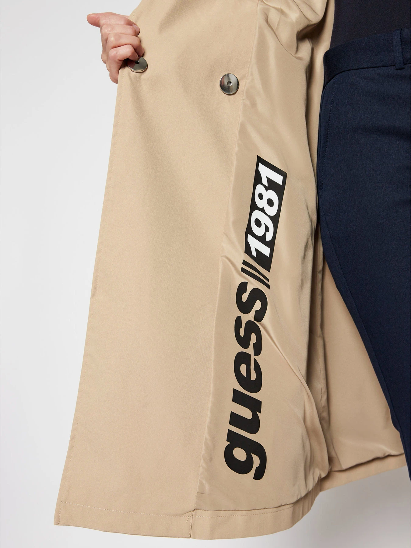 Пальто и плащи GUESS модель W1RL00-WDO40-LISW Пальто и плащи GUESS модель W1RL00-WDO40-LISW Фото