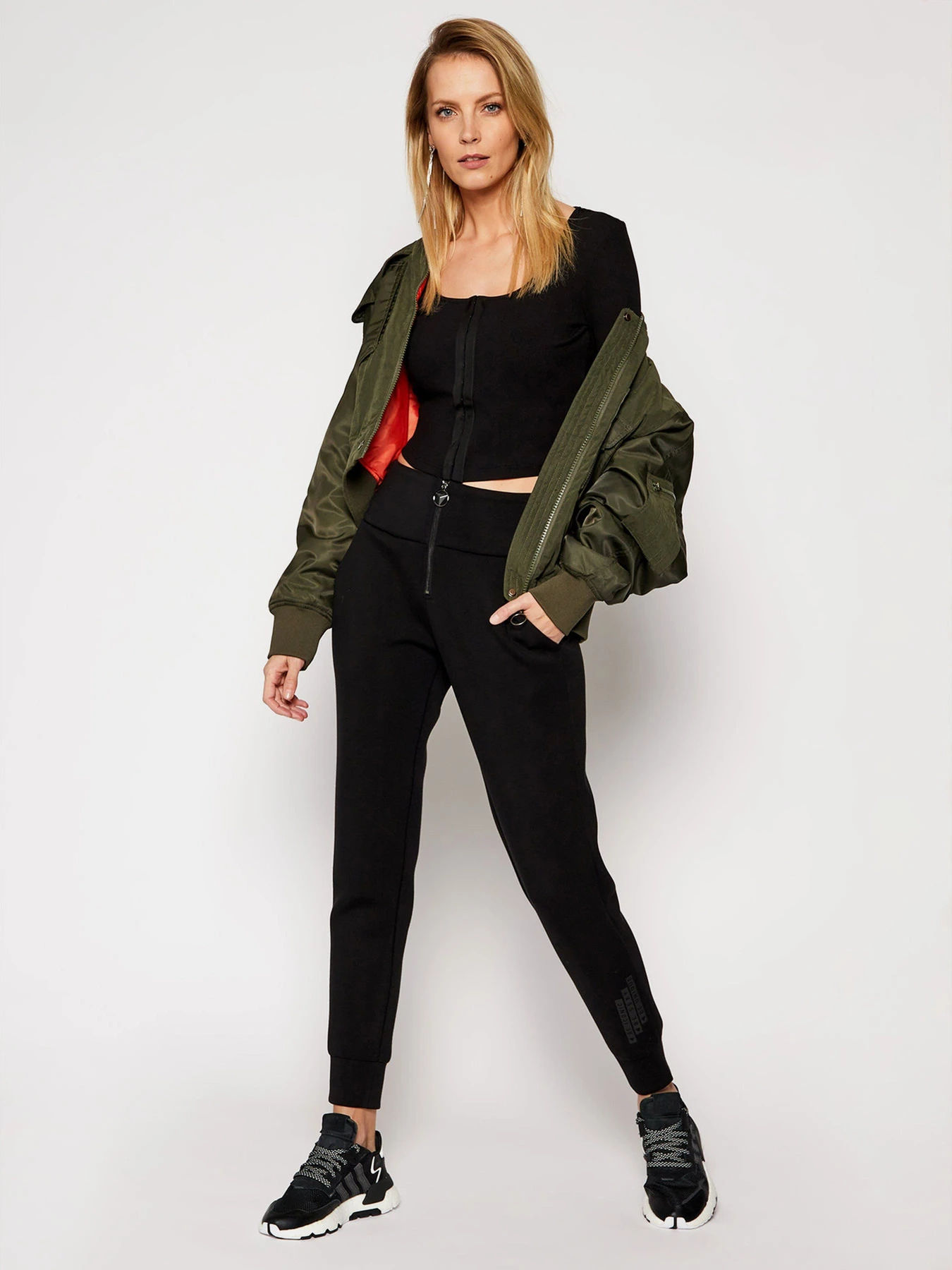 Футболки и поло GUESS Selma модель W1RP09-K8RT2-JBLK Футболки и поло GUESS Selma модель W1RP09-K8RT2-JBLK Фото