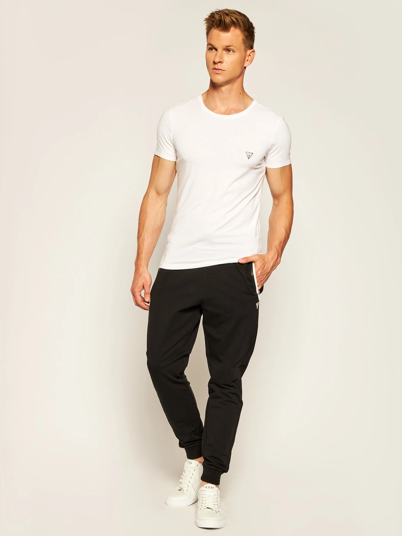 Футболки и поло GUESS модель U97M00-JR003-A009 Футболки и поло GUESS модель U97M00-JR003-A009 Фото