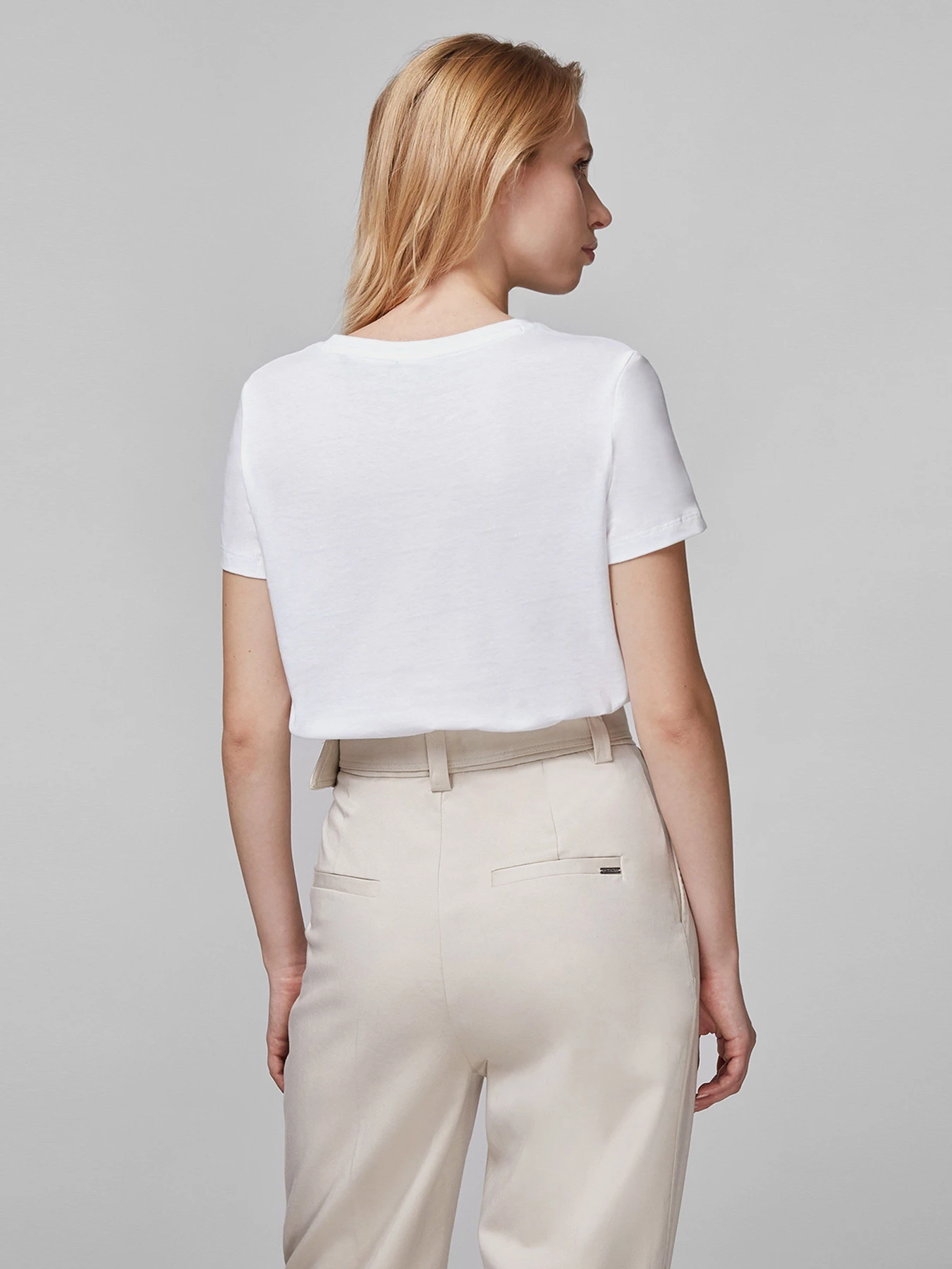Футболки и поло GUESS модель W1RI05-JA900-TWHT Футболки и поло GUESS модель W1RI05-JA900-TWHT Фото