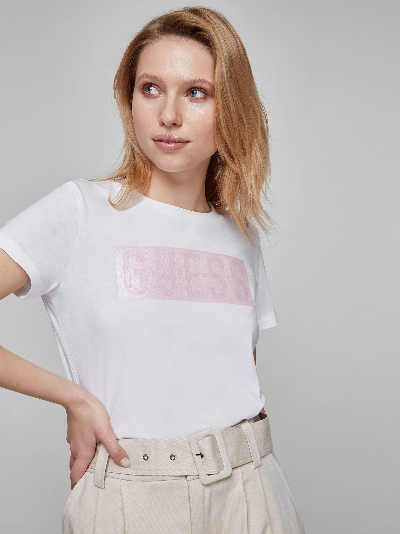 Футболки и поло GUESS модель W1RI05-JA900-TWHT Футболки и поло GUESS модель W1RI05-JA900-TWHT Фото