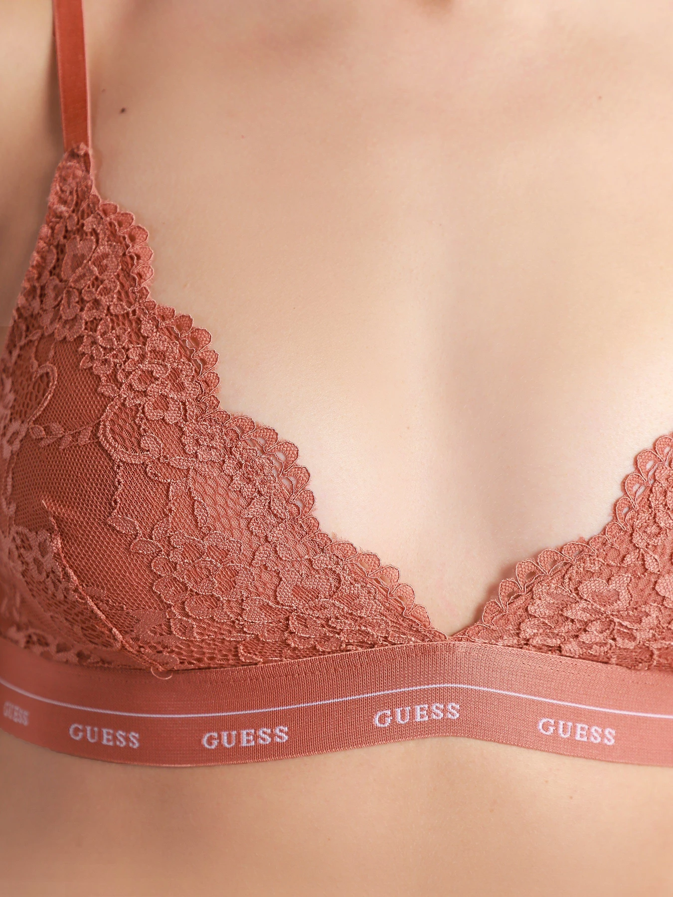 Нижнее белье GUESS модель O0BC00-PZ01C-WAPK Фото