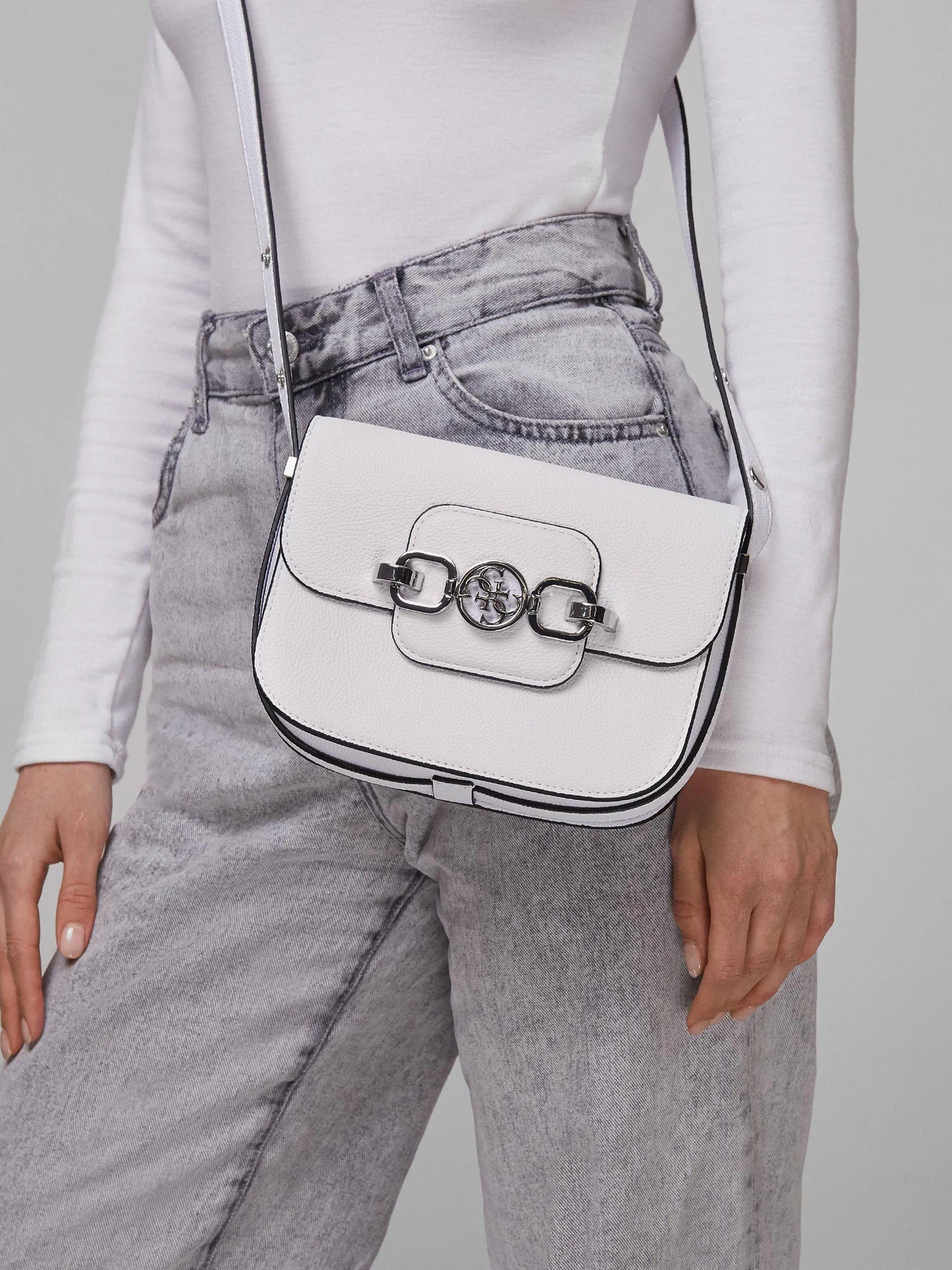 Сумки GUESS 
Hensely Mini модель HWVY81-13780-WHI Фото