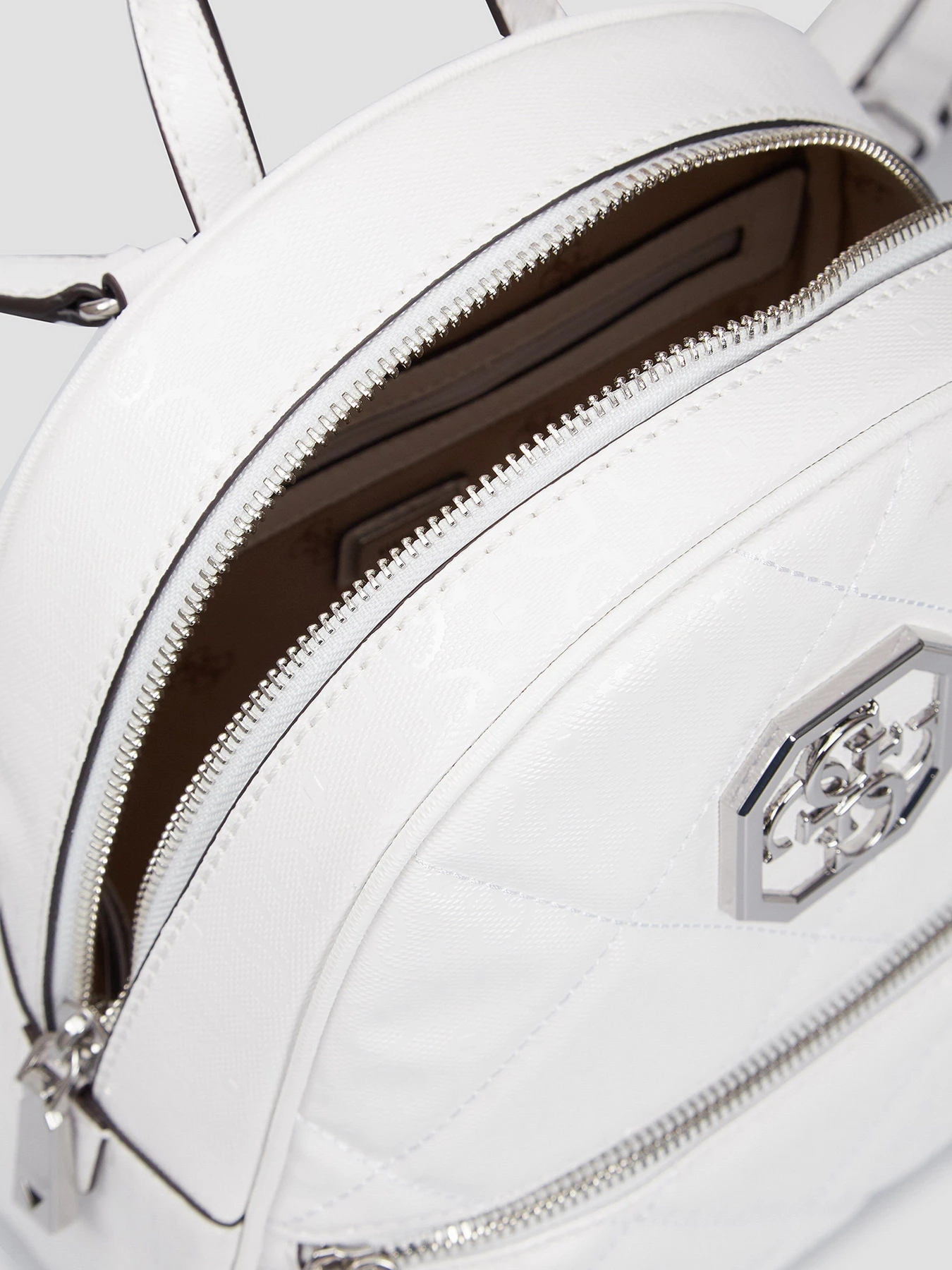 Рюкзаки GUESS
Dilla модель HWWY79-71320-WHI Рюкзаки GUESS
Dilla модель HWWY79-71320-WHI Фото