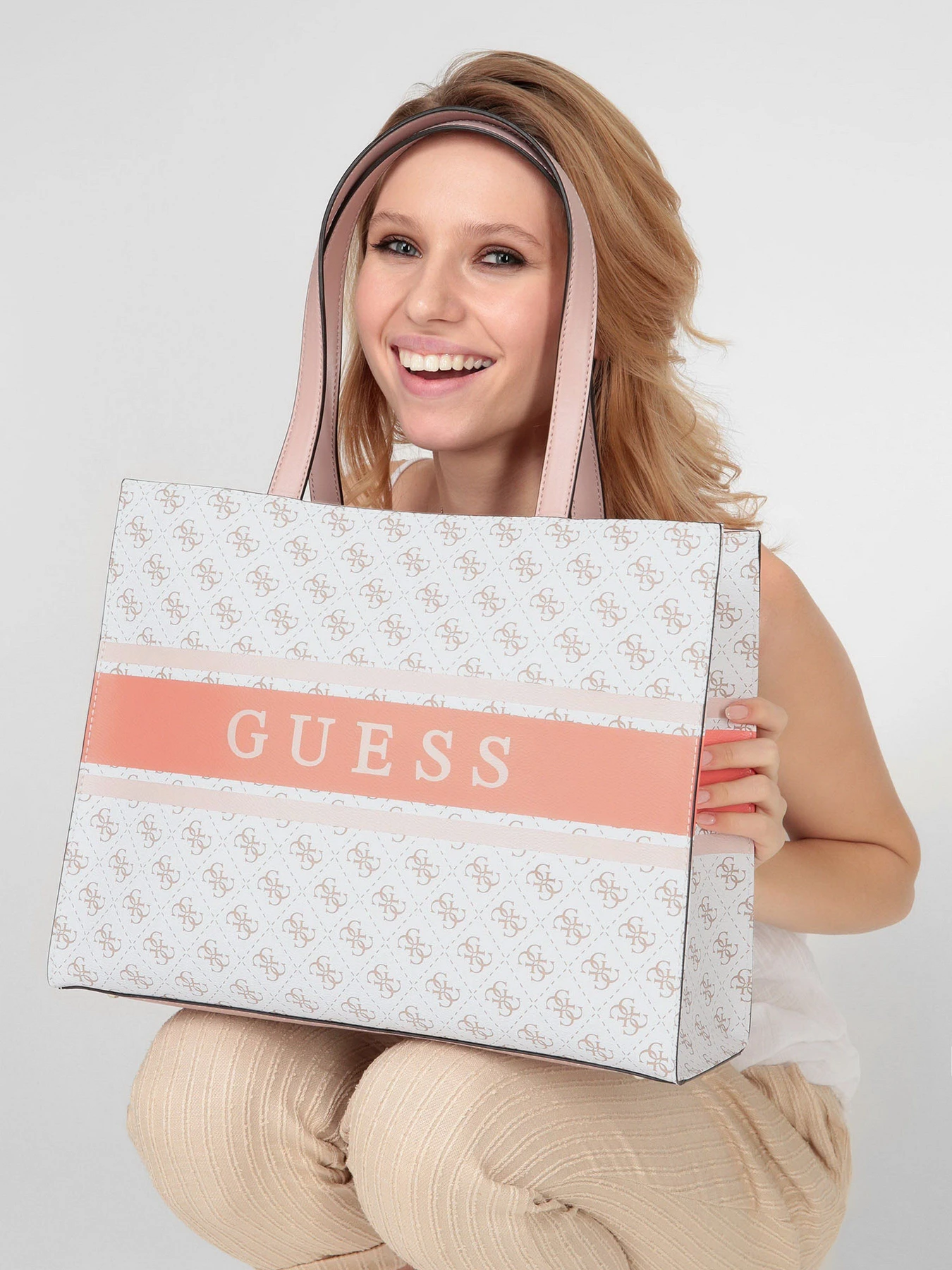 Сумки GUESS модель HWSW78-94230-WTC Сумки GUESS модель HWSW78-94230-WTC Фото