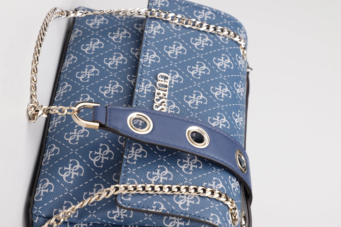 Сумки GUESS Washington модель HWSG81.24210;BLM Сумки GUESS Washington модель HWSG81.24210;BLM Фото