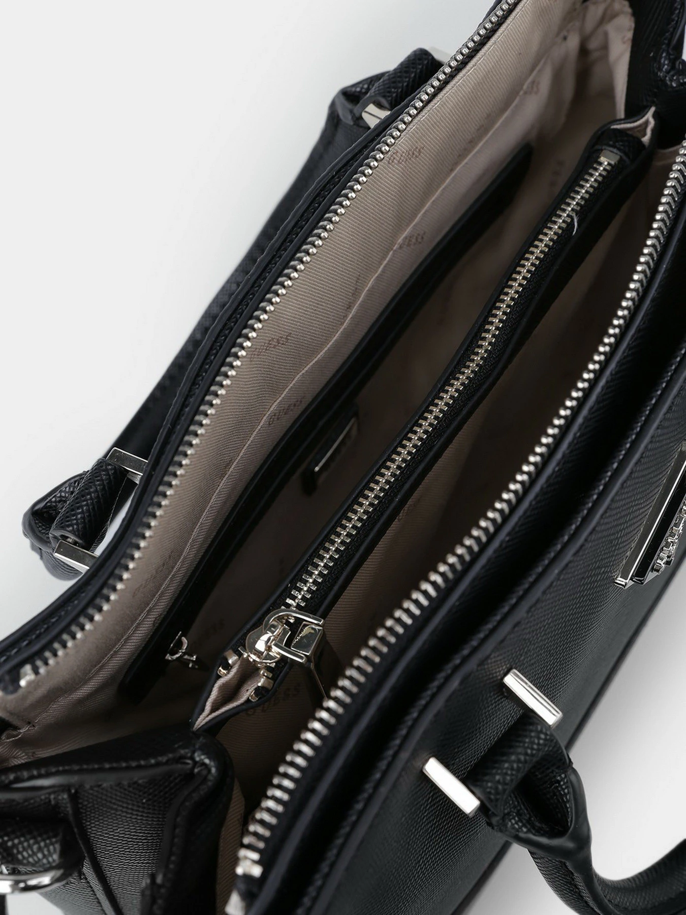 Сумки GUESS Cordelia Luxury Satchel модель HWVG81.30060;BLA Фото