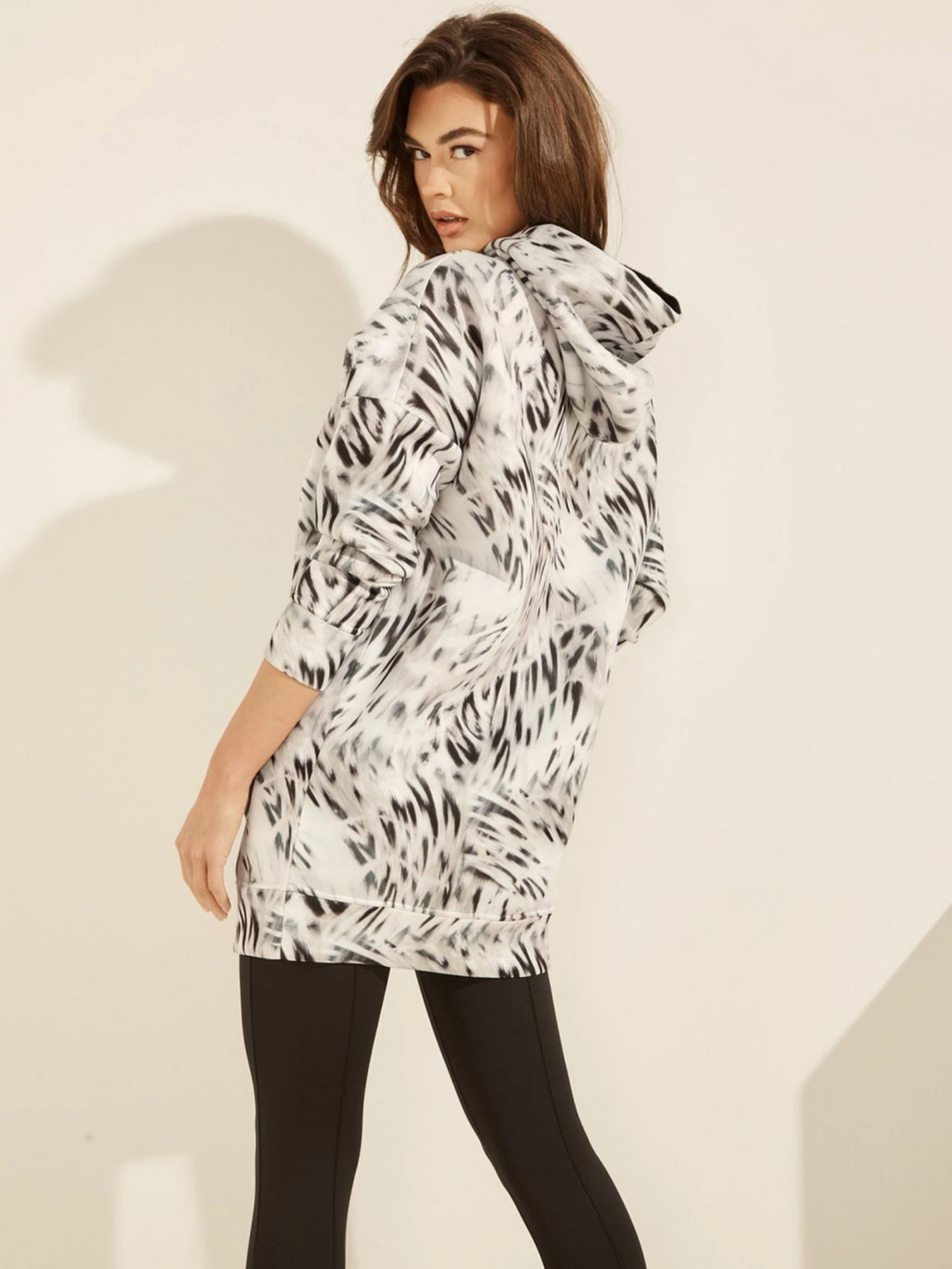 Худи и свитшоты GUESS модель O1BA45.JR06W;P17M Фото
