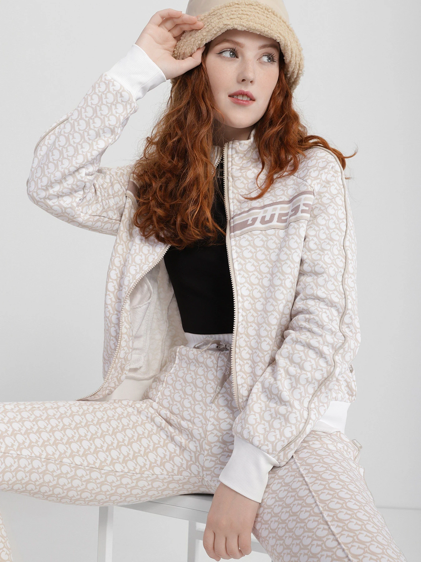 Худи и свитшоты GUESS Brianna Logomania модель O1BA31.K7EX0;P17L Худи и свитшоты GUESS Brianna Logomania модель O1BA31.K7EX0;P17L Фото