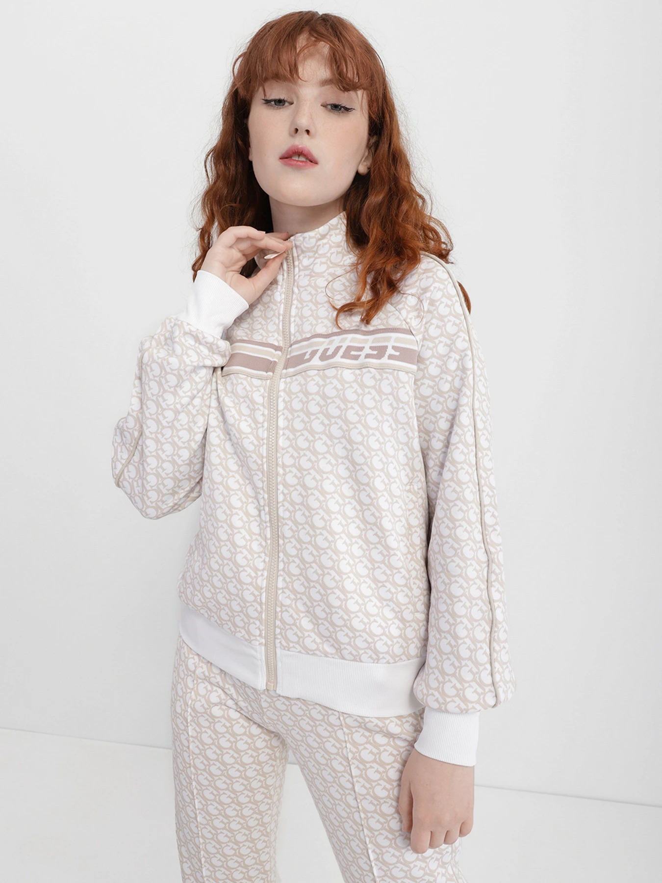 Худи и свитшоты GUESS Brianna Logomania модель O1BA31.K7EX0;P17L Худи и свитшоты GUESS Brianna Logomania модель O1BA31.K7EX0;P17L Фото