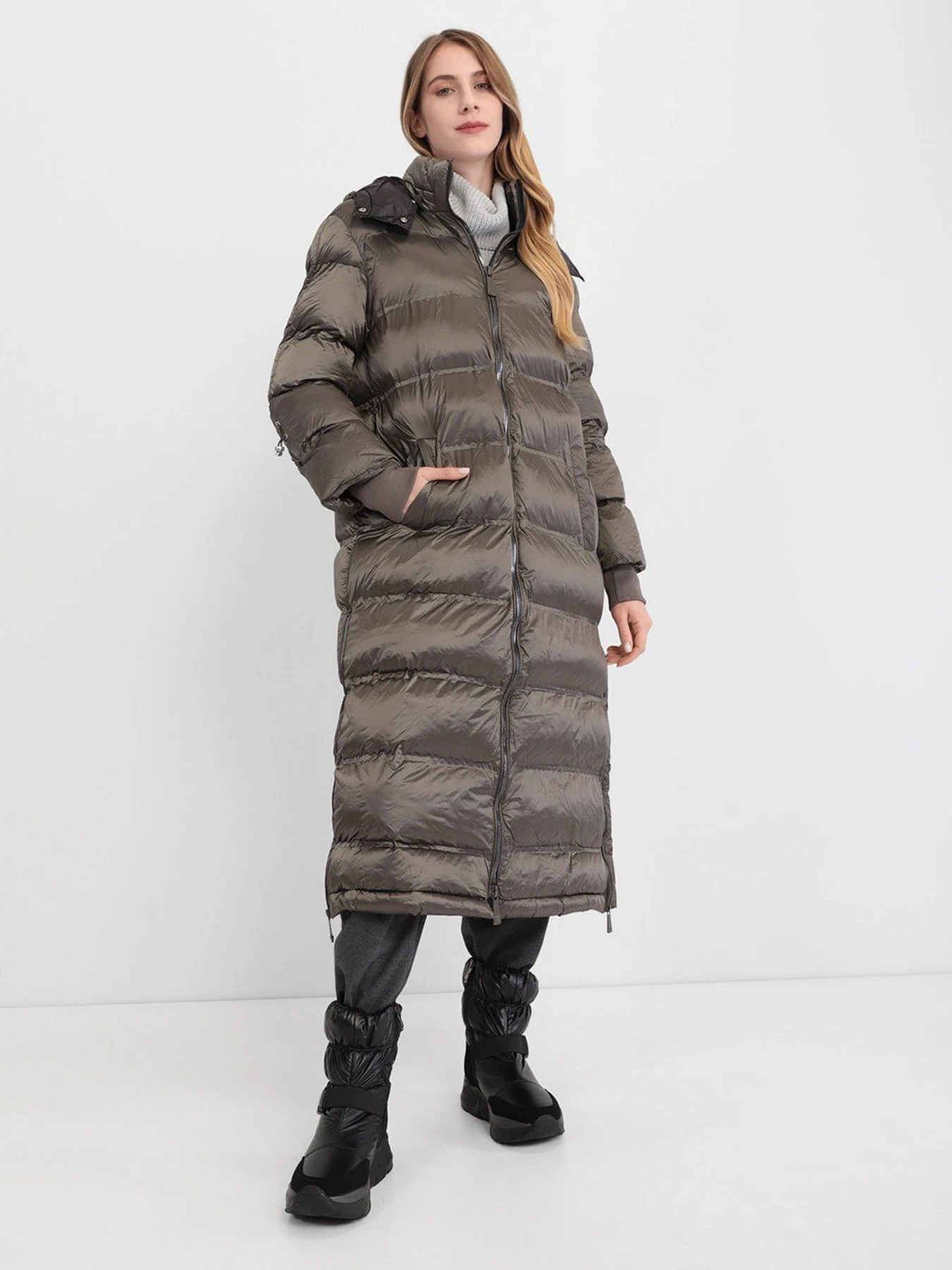 Куртки и дубленки GUESS модель W1BL29.WE4N0;G8ED Куртки и дубленки GUESS модель W1BL29.WE4N0;G8ED Фото