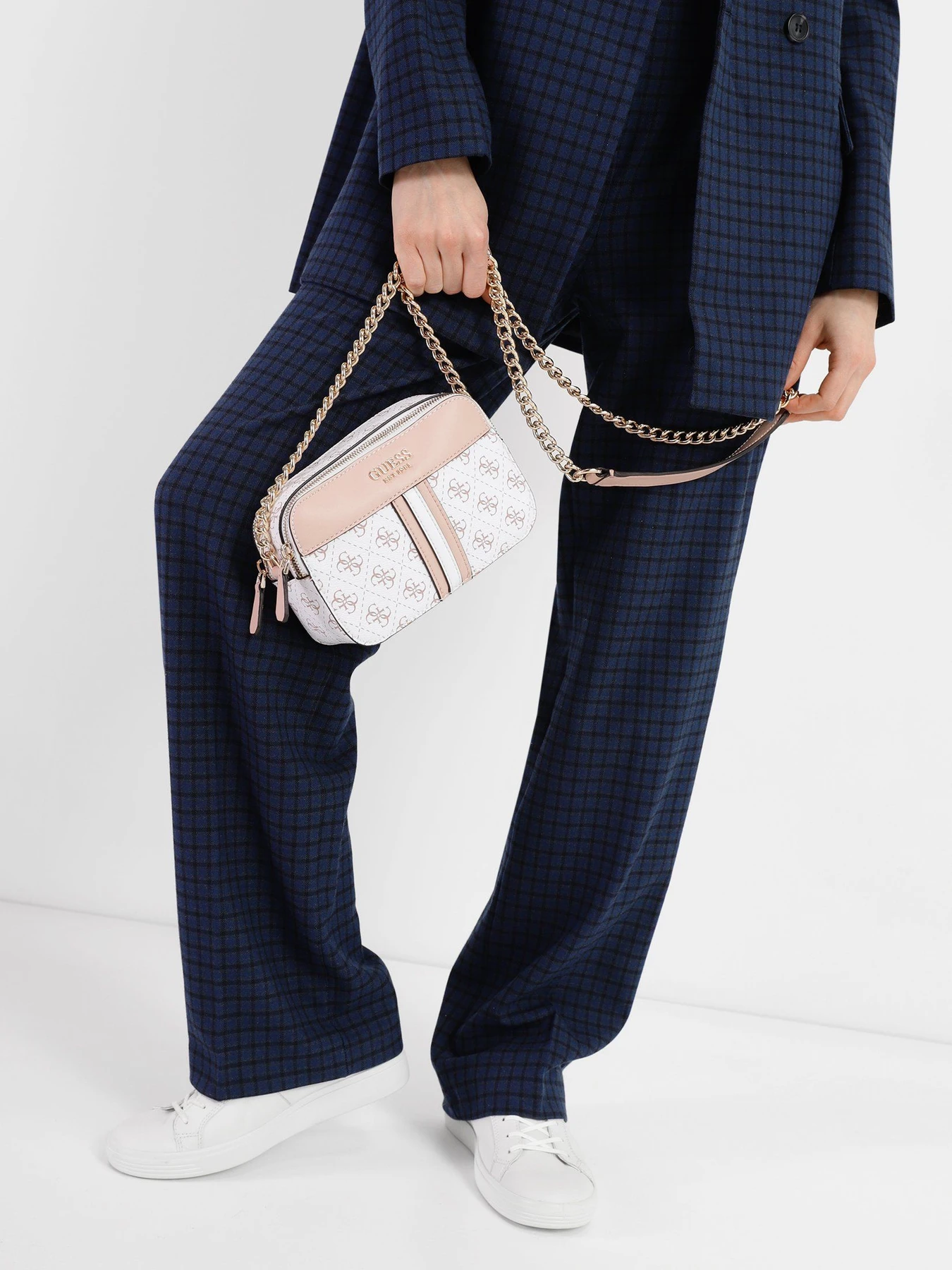 Сумки GUESS Noelle Crossbody Camera модель HWKG78.79140;WML Фото