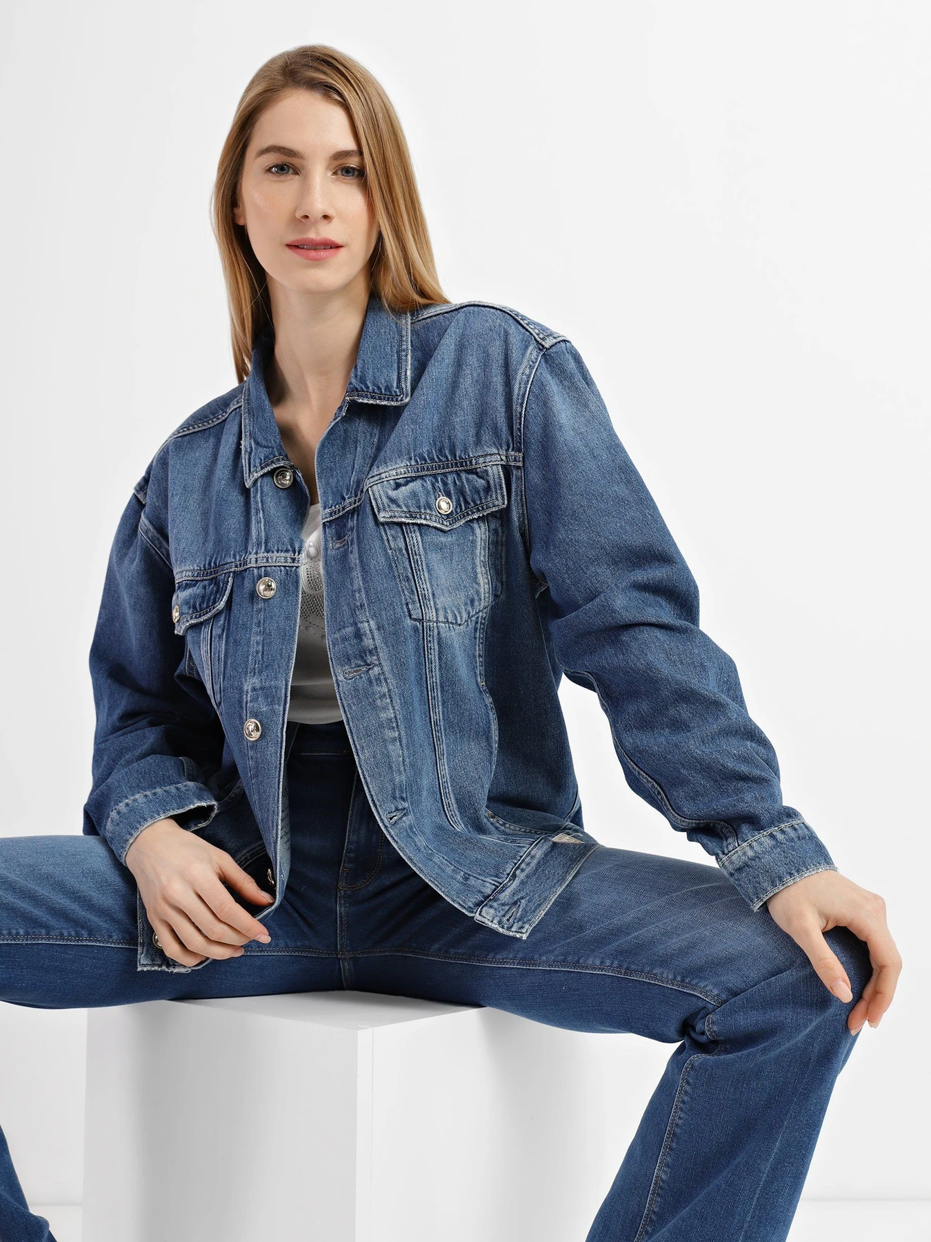 Куртки и дубленки GUESS модель W2RN16.D3Y0V;RGEL Куртки и дубленки GUESS модель W2RN16.D3Y0V;RGEL Фото