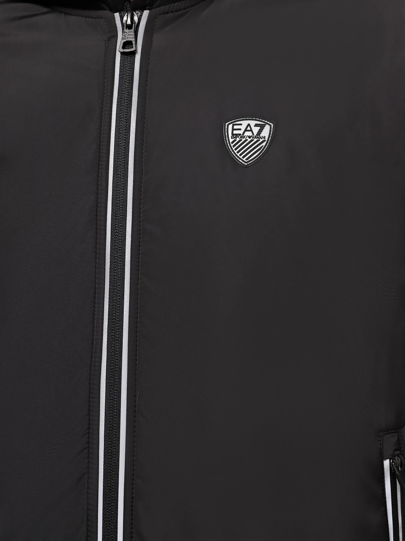 Куртки и дубленки EA7 Premium Shield модель 8NPB12-PN7LZ-1200 Куртки и дубленки EA7 Premium Shield модель 8NPB12-PN7LZ-1200 Фото