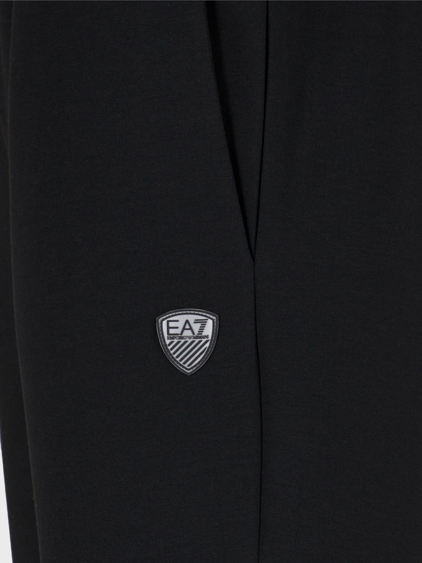 Костюмы EA7 Premium Shield модель 8NPV56-PJ4EZ-1200 Костюмы EA7 Premium Shield модель 8NPV56-PJ4EZ-1200 Фото