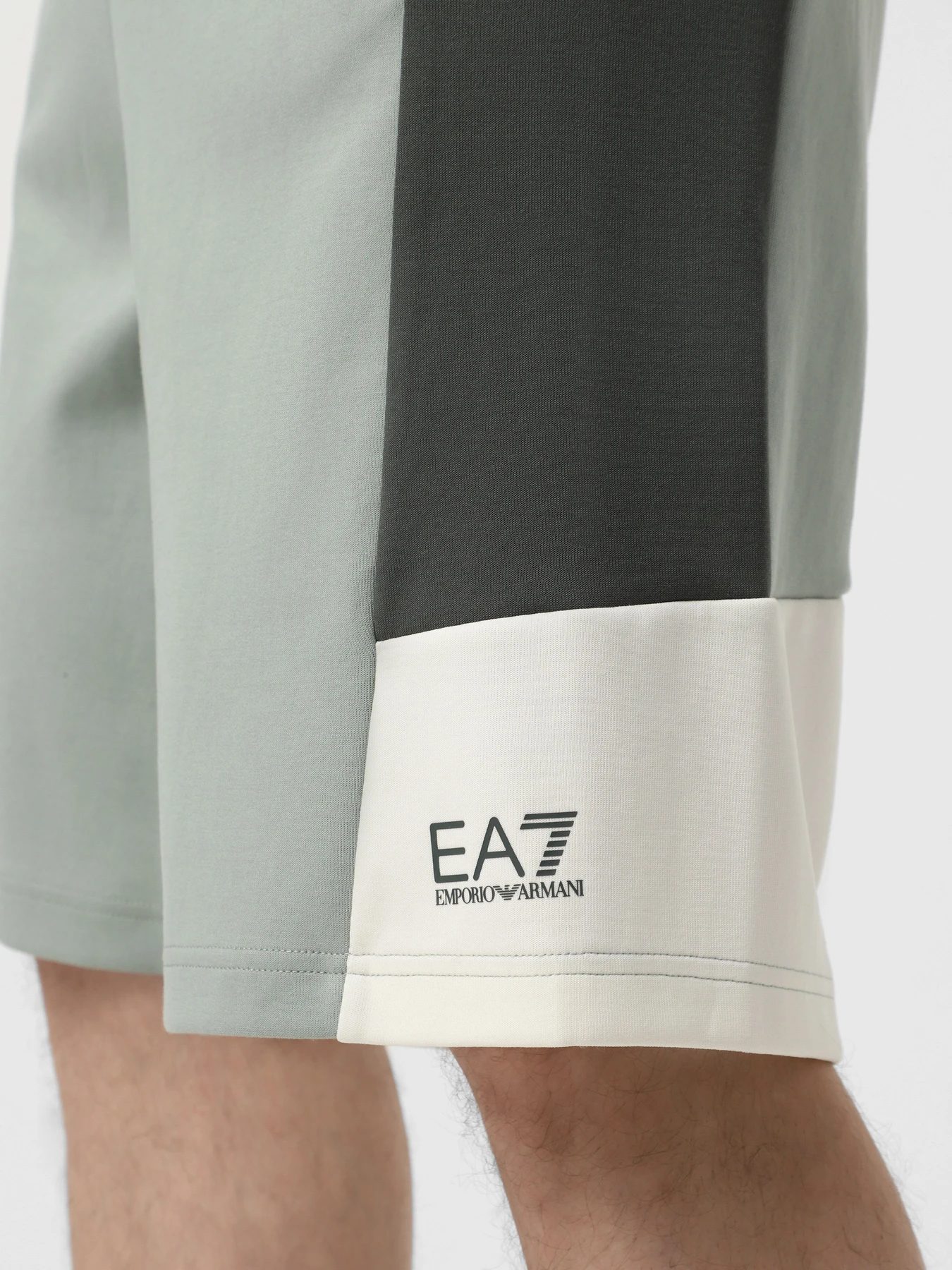 Шорти EA7 Summerblock модель 7M000280-AF12660-U9024 Шорти EA7 Summerblock модель 7M000280-AF12660-U9024 Фото