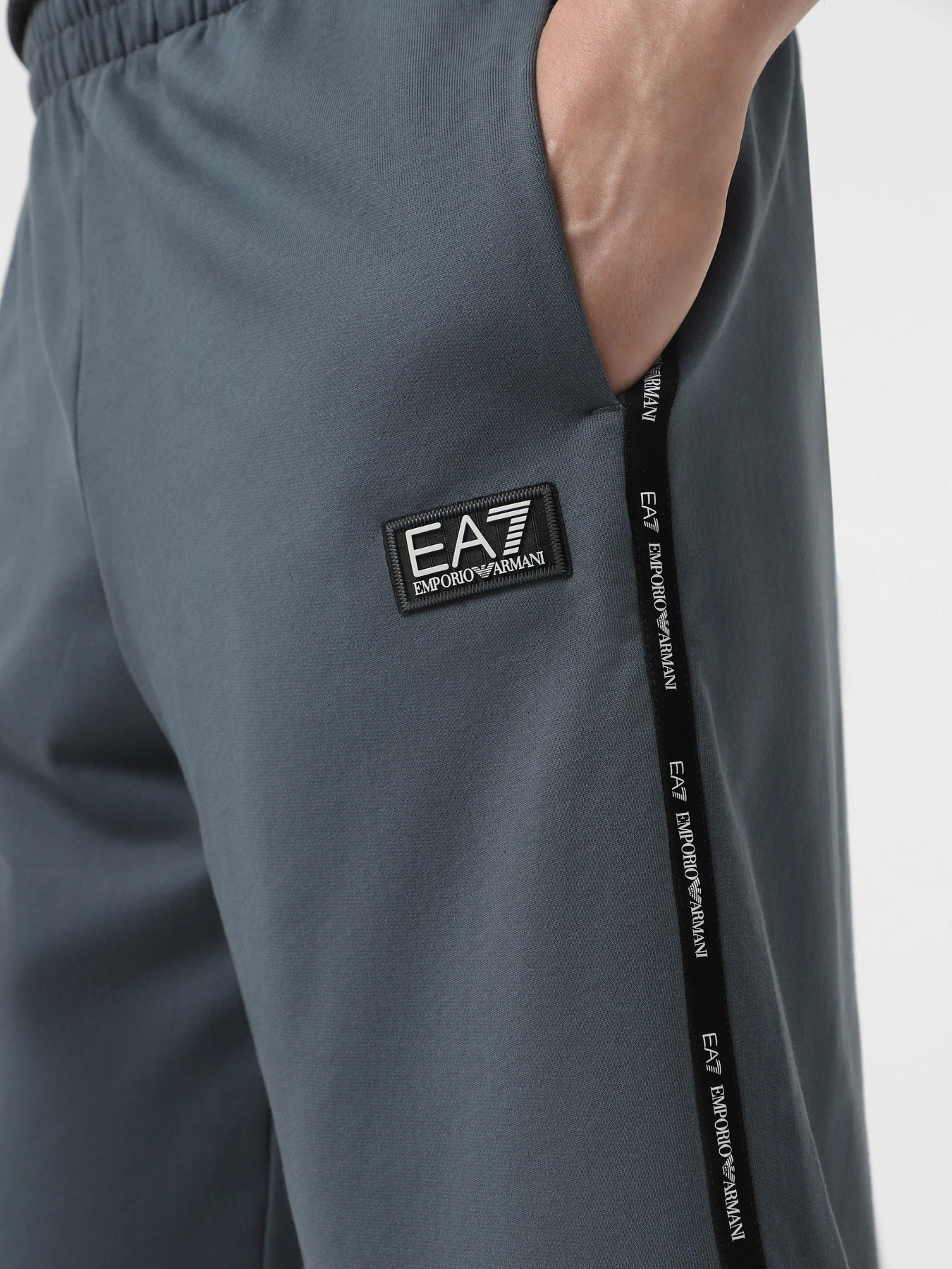 Шорты EA7 Logo Series модель 7M001039-AF10380-U8106 Фото