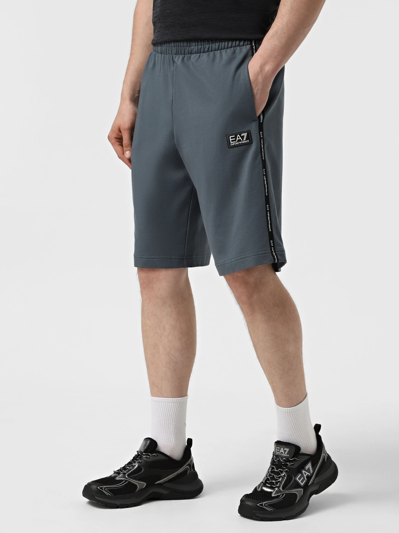 Шорты EA7 Logo Series модель 7M001039-AF10380-U8106 Фото