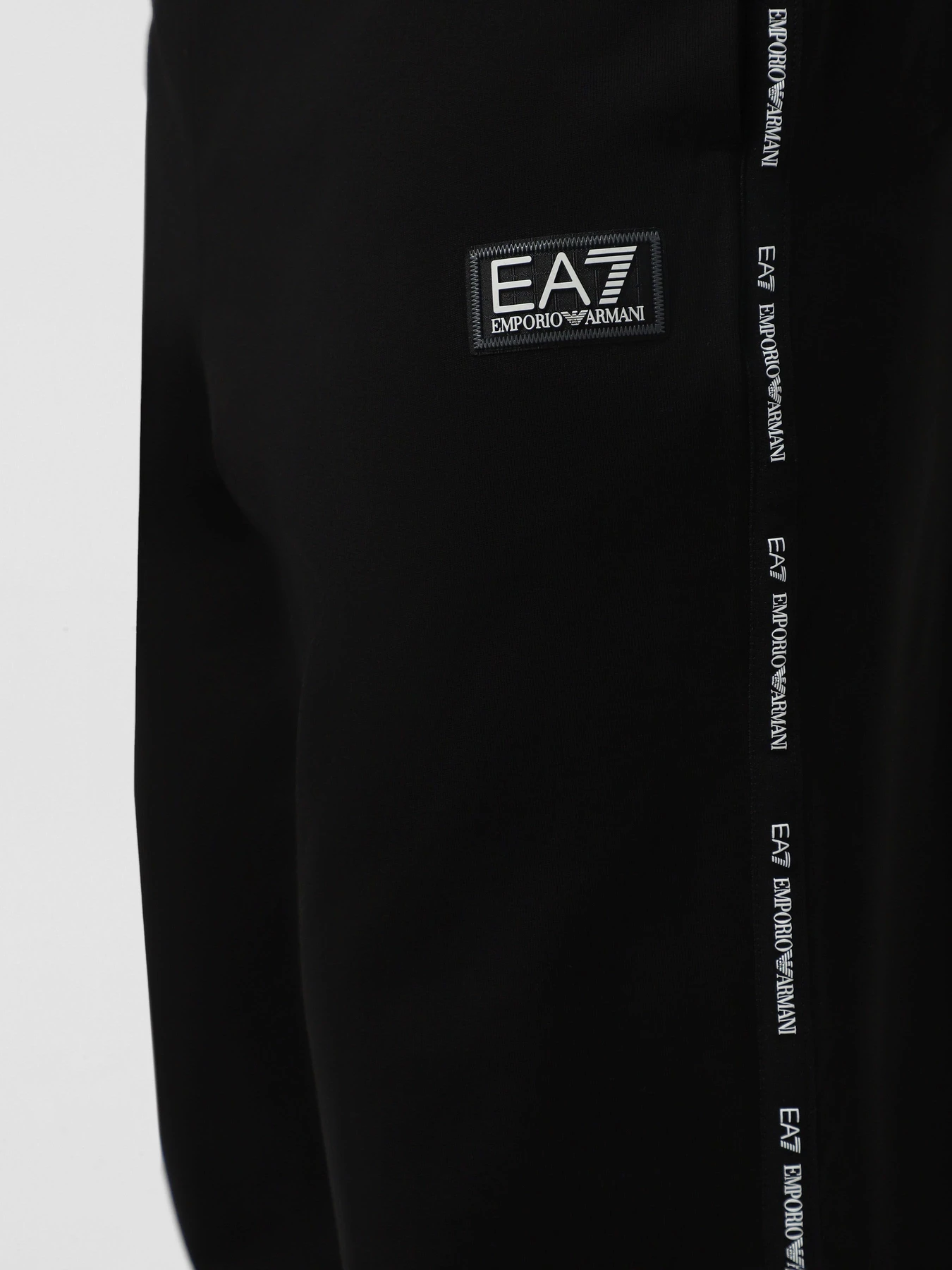 Штани EA7 Logo Series модель 7M001040-AF10380-UC001 Штани EA7 Logo Series модель 7M001040-AF10380-UC001 Фото