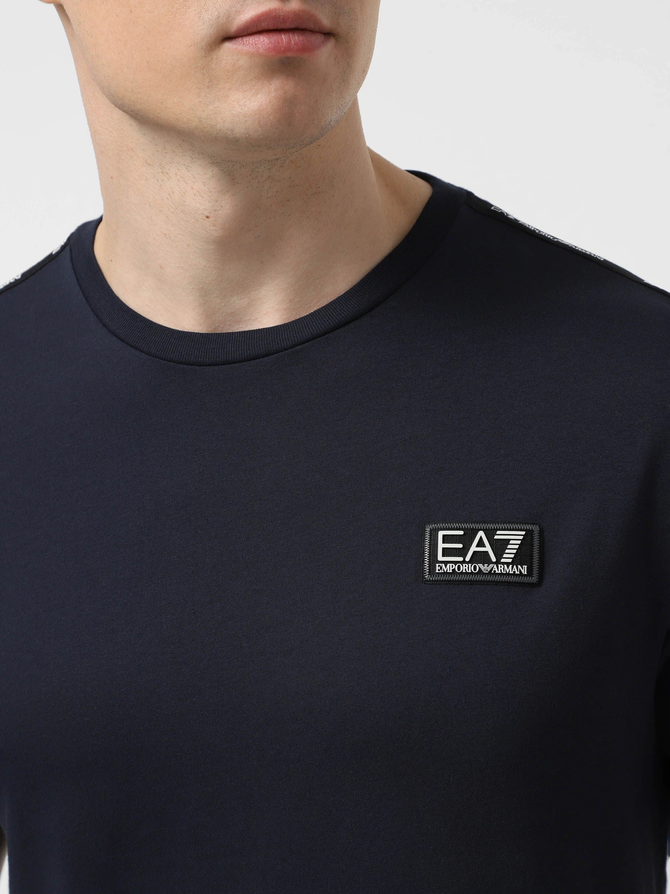 Футболки і поло EA7 Logo Series модель 7M001037-AF10378-UB102 Фото
