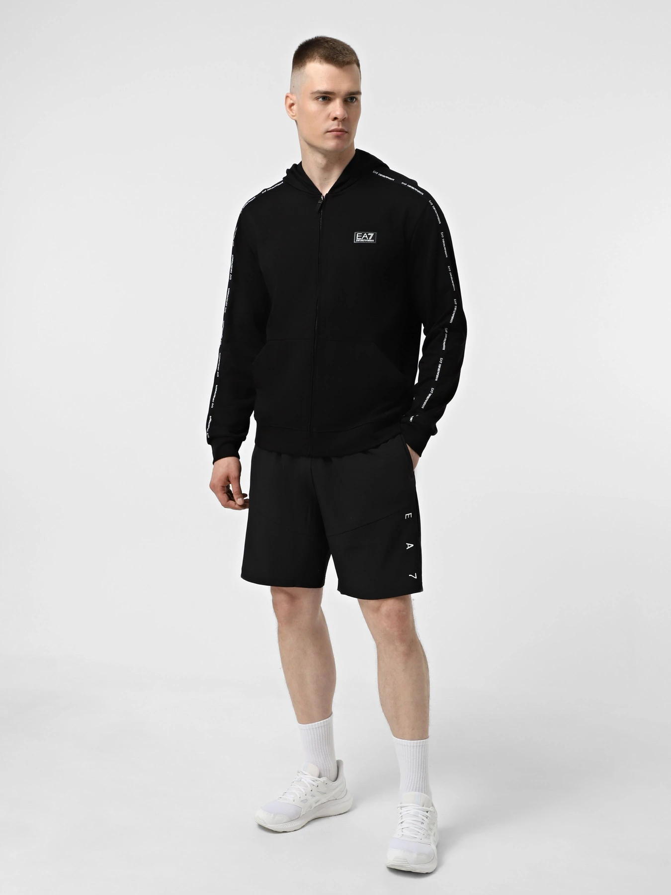 Худи и свитшоты EA7 Logo Series модель 7M001038-AF10380-UC001 Худи и свитшоты EA7 Logo Series модель 7M001038-AF10380-UC001 Фото