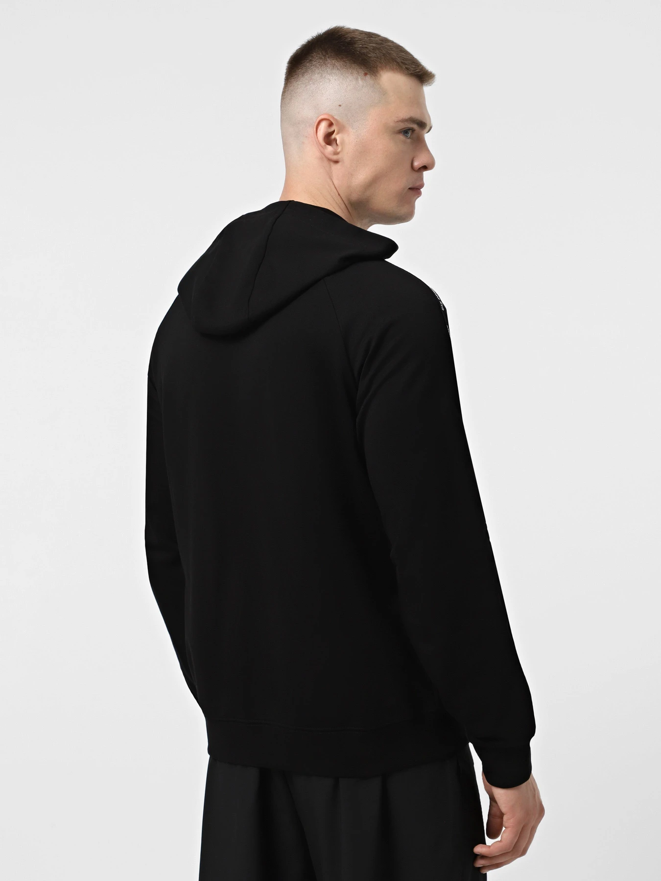 Худи и свитшоты EA7 Logo Series модель 7M001038-AF10380-UC001 Худи и свитшоты EA7 Logo Series модель 7M001038-AF10380-UC001 Фото