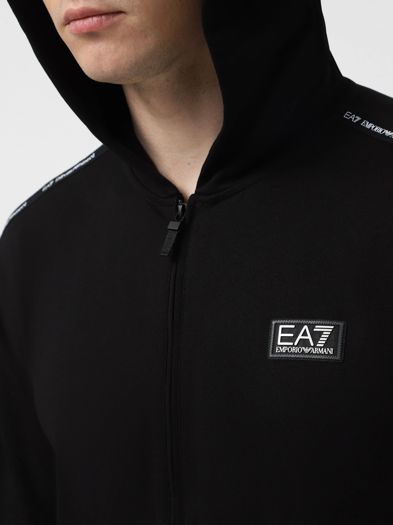 Худи и свитшоты EA7 Logo Series модель 7M001038-AF10380-UC001 Худи и свитшоты EA7 Logo Series модель 7M001038-AF10380-UC001 Фото