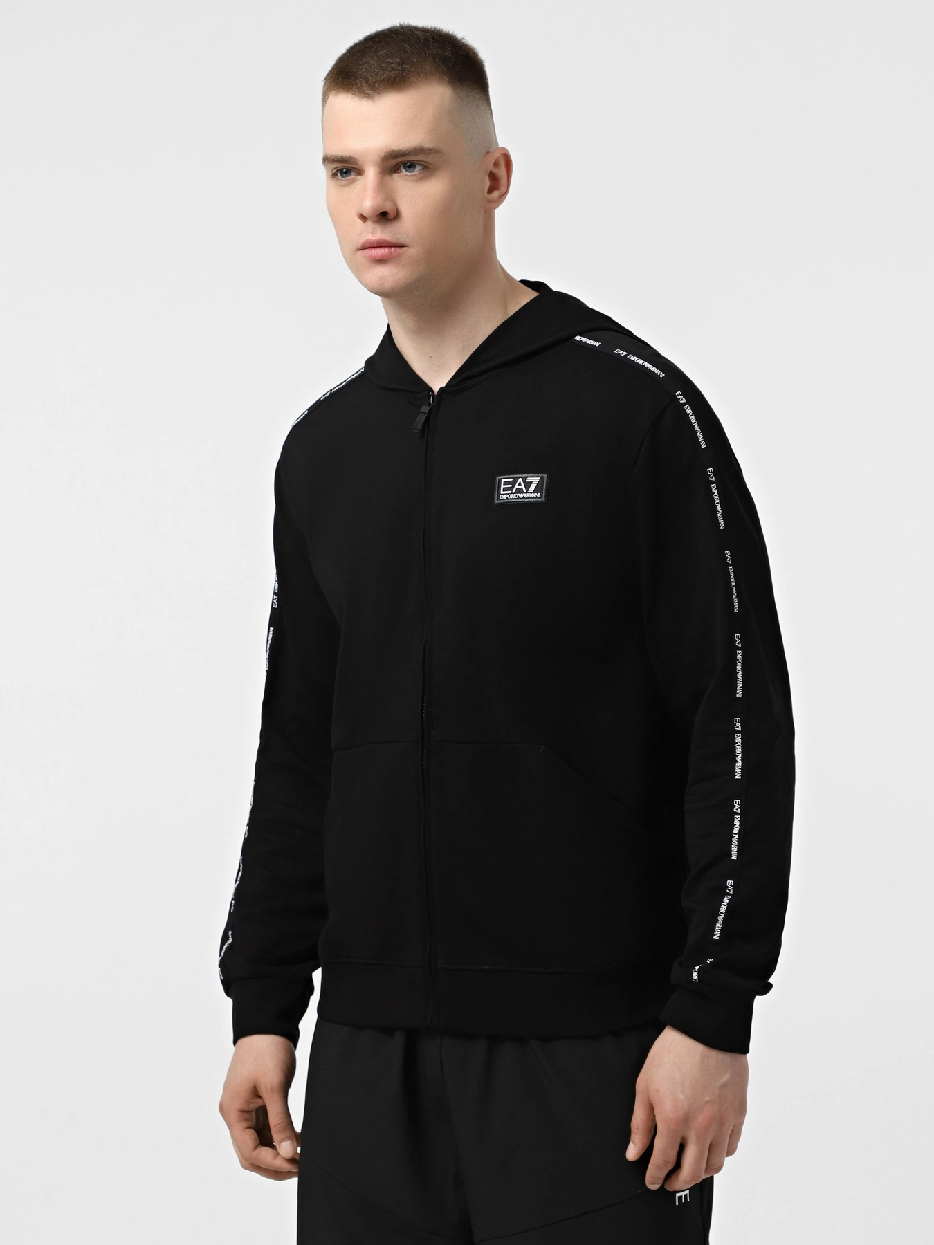 Худи и свитшоты EA7 Logo Series модель 7M001038-AF10380-UC001 Худи и свитшоты EA7 Logo Series модель 7M001038-AF10380-UC001 Фото