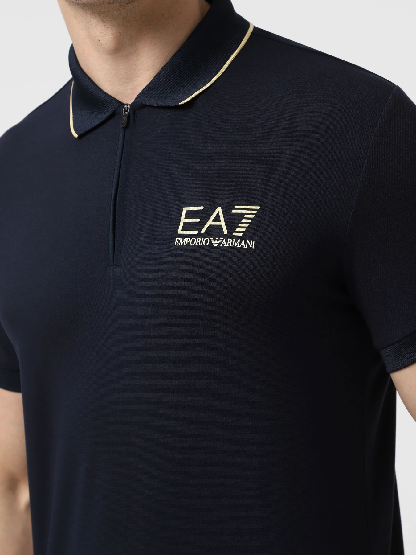 Футболки и поло EA7 модель 7M000669-AF13739-UB102 Футболки и поло EA7 модель 7M000669-AF13739-UB102 Фото