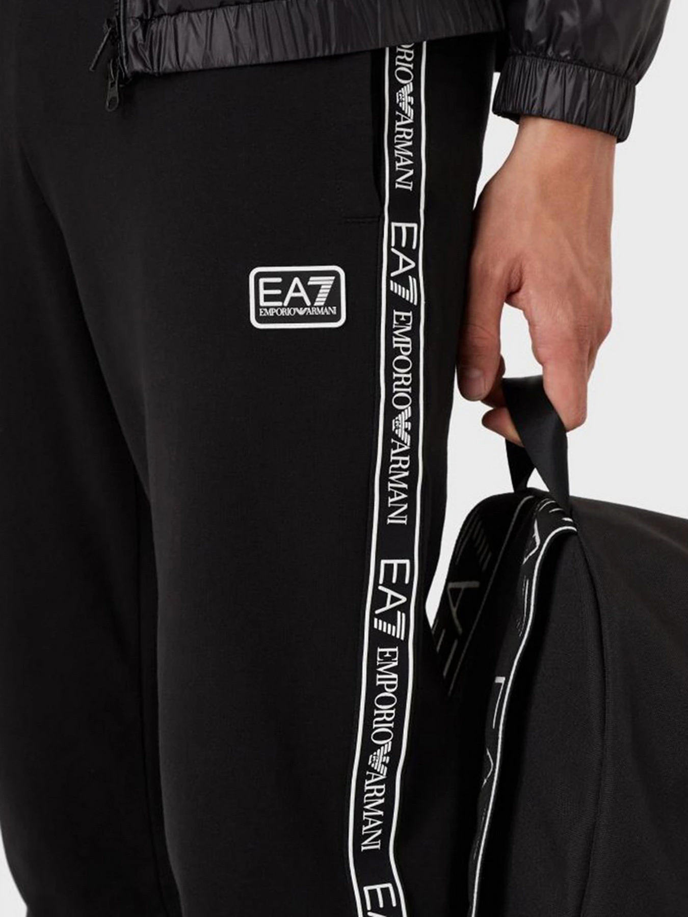 Штани EA7 модель 3LPP67-PJ05Z-0200 Штани EA7 модель 3LPP67-PJ05Z-0200 Фото