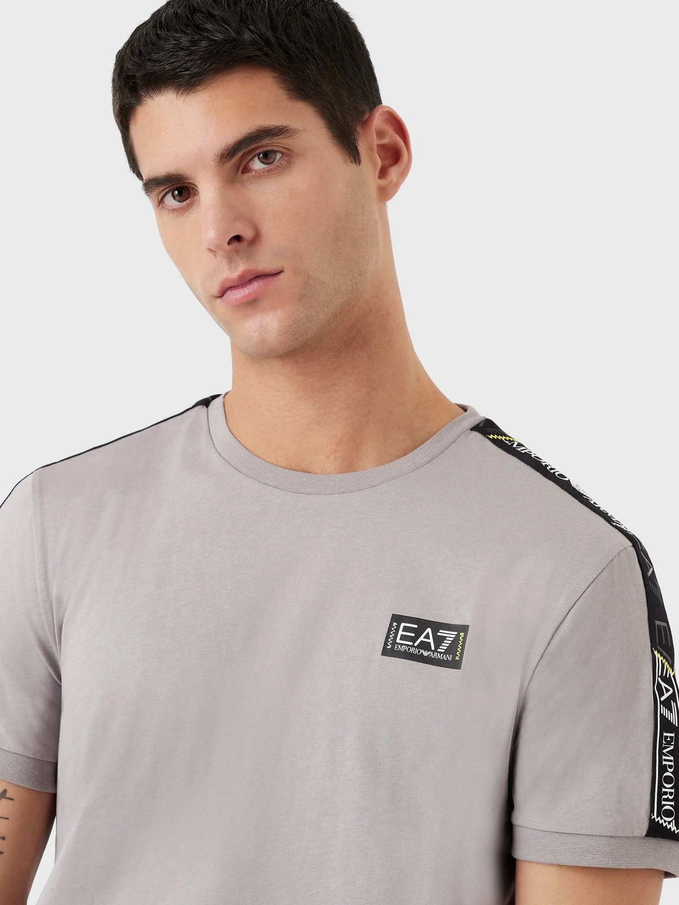 Футболки і поло EA7 Logo Series модель 3RPT06-PJ02Z-1950 Футболки і поло EA7 Logo Series модель 3RPT06-PJ02Z-1950 Фото