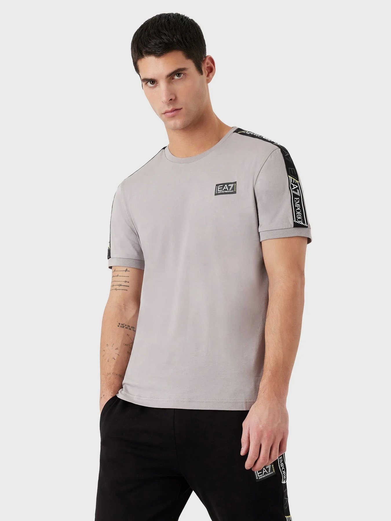 Футболки і поло EA7 Logo Series модель 3RPT06-PJ02Z-1950 Футболки і поло EA7 Logo Series модель 3RPT06-PJ02Z-1950 Фото