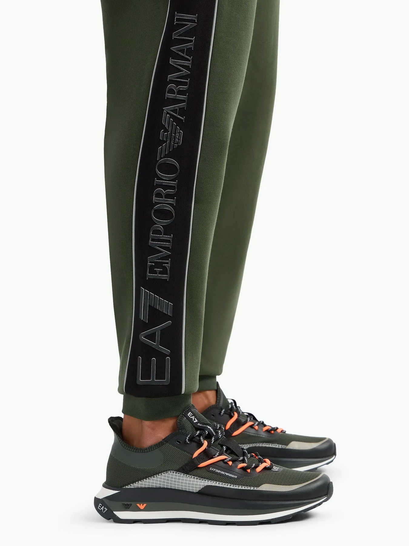Брюки EA7 Athletic Colour Block модель 6RPP64-PJ07Z-1845 Фото