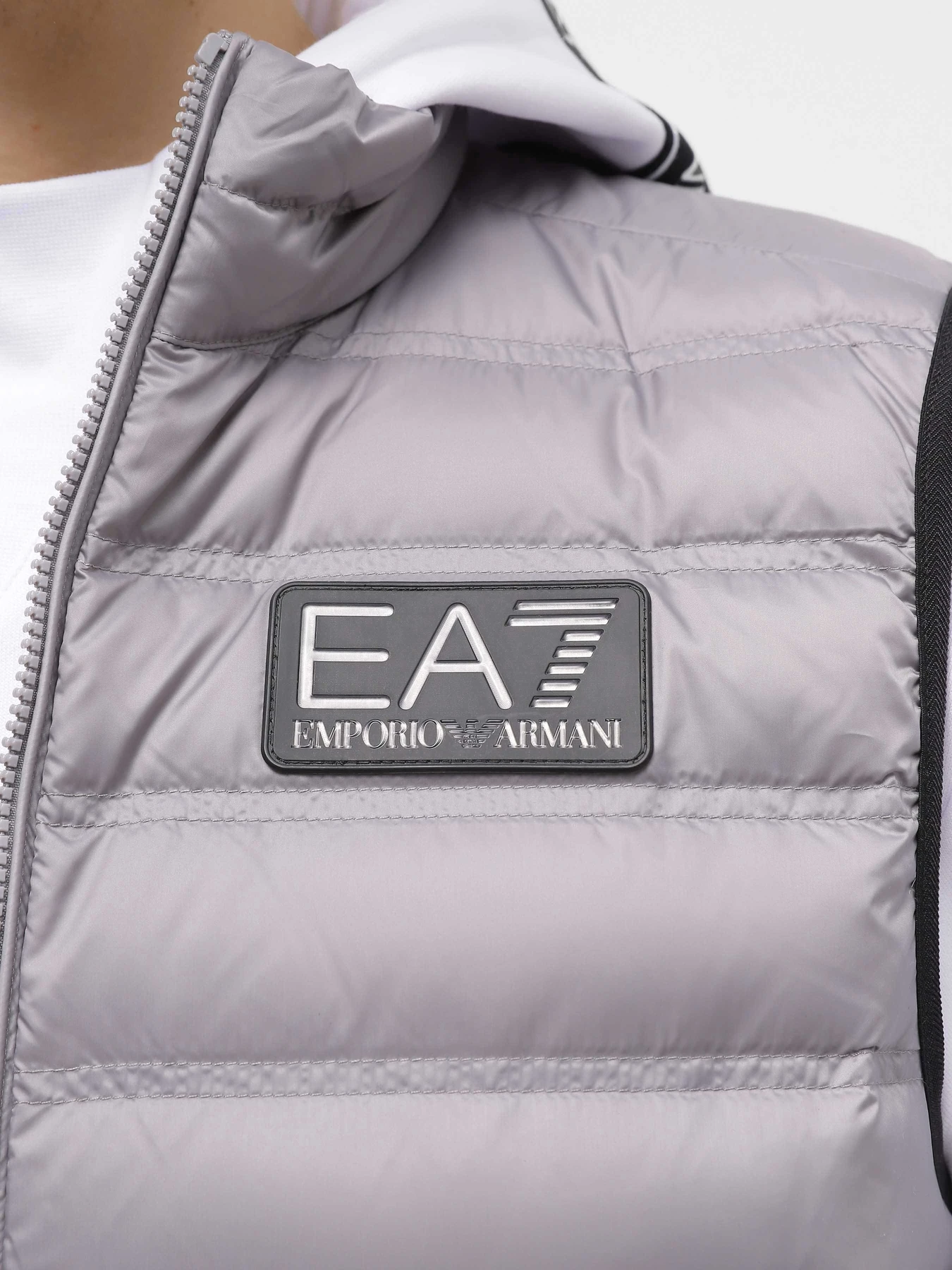 Куртки и дубленки EA7 модель 6RPQ02-PN5ZZ-1920 Куртки и дубленки EA7 модель 6RPQ02-PN5ZZ-1920 Фото