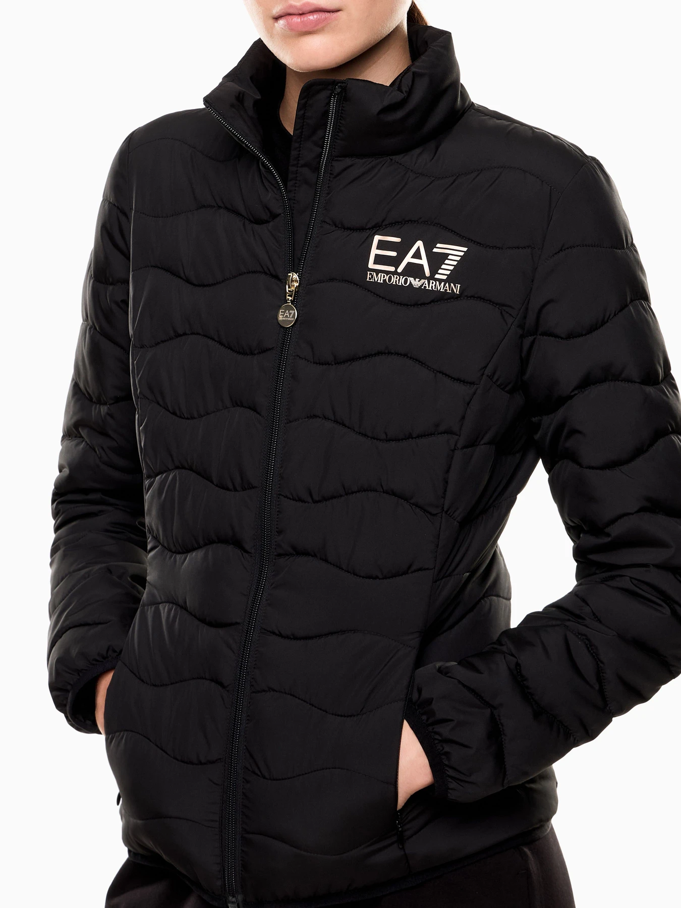 Куртки и дубленки EA7 модель 8NTB21-TNF8Z-0200 Куртки и дубленки EA7 модель 8NTB21-TNF8Z-0200 Фото