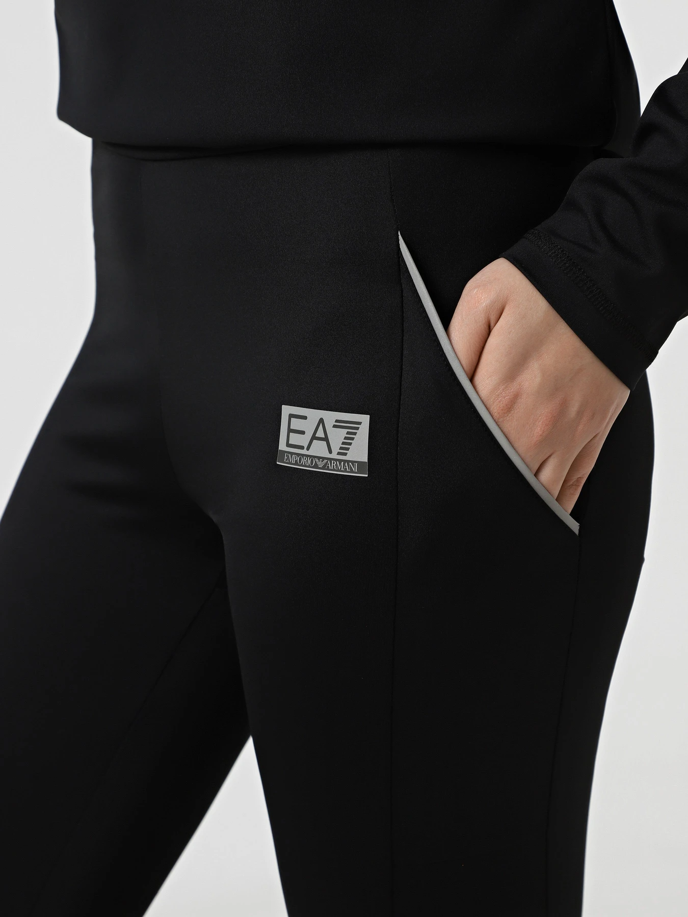 Штани EA7 модель 7W000594-AF13534-UC001 Штани EA7 модель 7W000594-AF13534-UC001 Фото