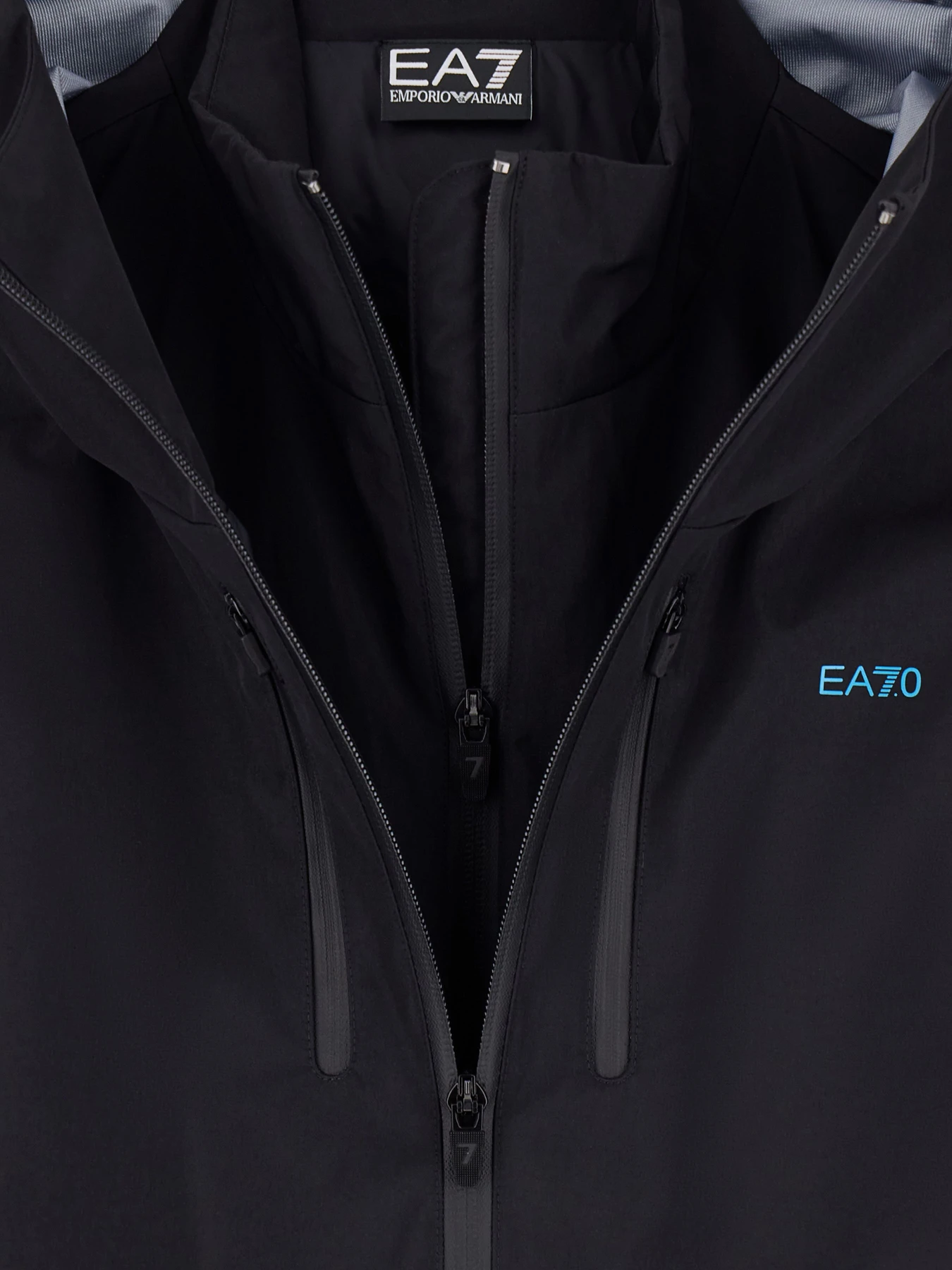 Куртки и дубленки EA7 модель 7W001363-AF21191-UC001 Фото