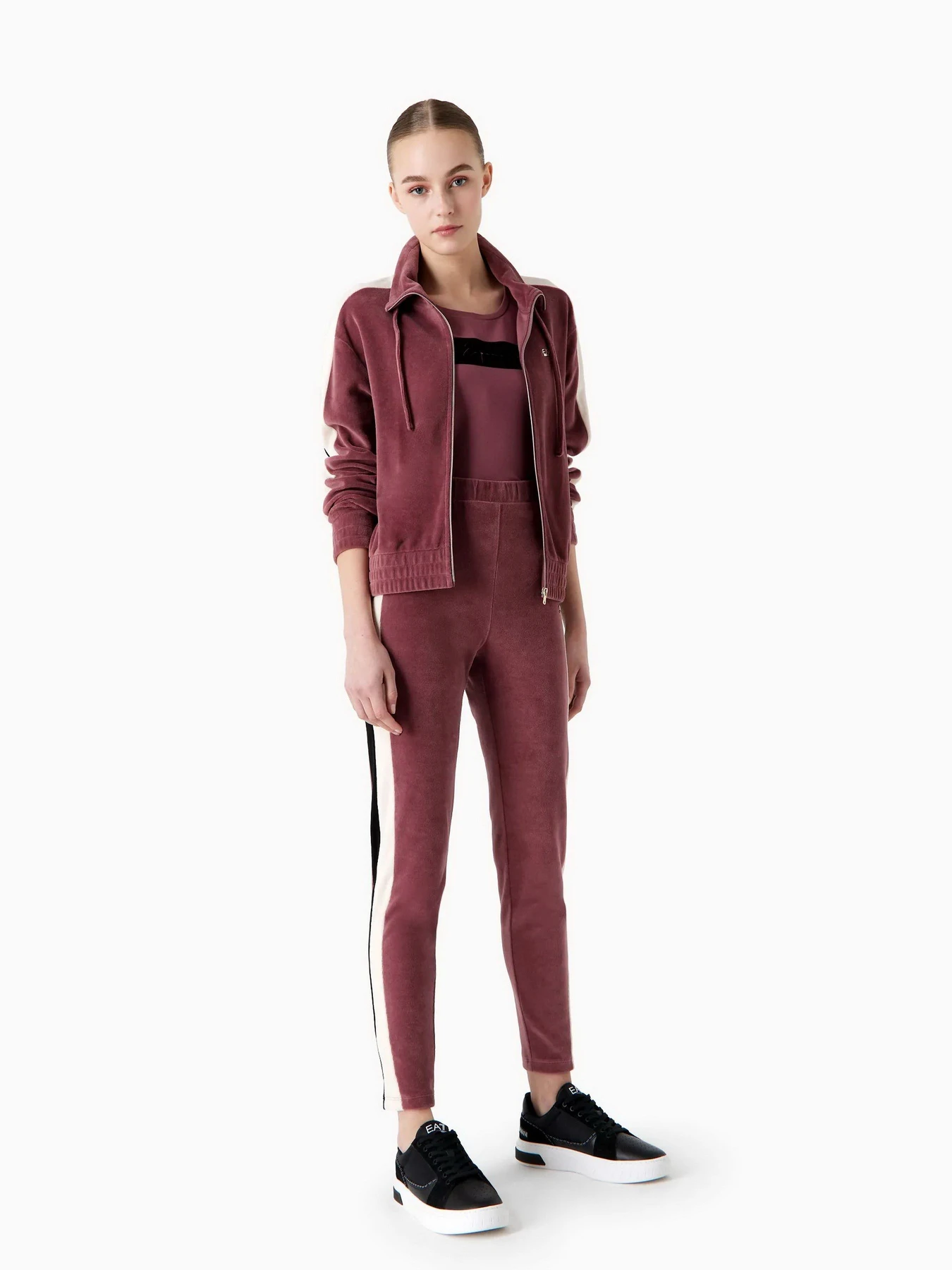 Футболки і поло EA7 Athletic Velour organic cotton-blend модель 6RTT08-TJ6SZ-1420 Футболки і поло EA7 Athletic Velour organic cotton-blend модель 6RTT08-TJ6SZ-1420 Фото