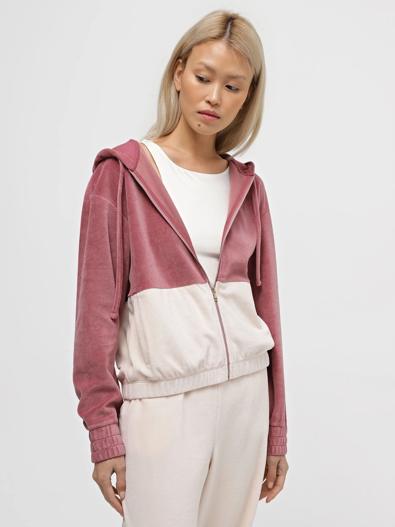 Костюмы EA7 Athletic Velour модель 6RTV61-TJQEZ-27BH Костюмы EA7 Athletic Velour модель 6RTV61-TJQEZ-27BH Фото