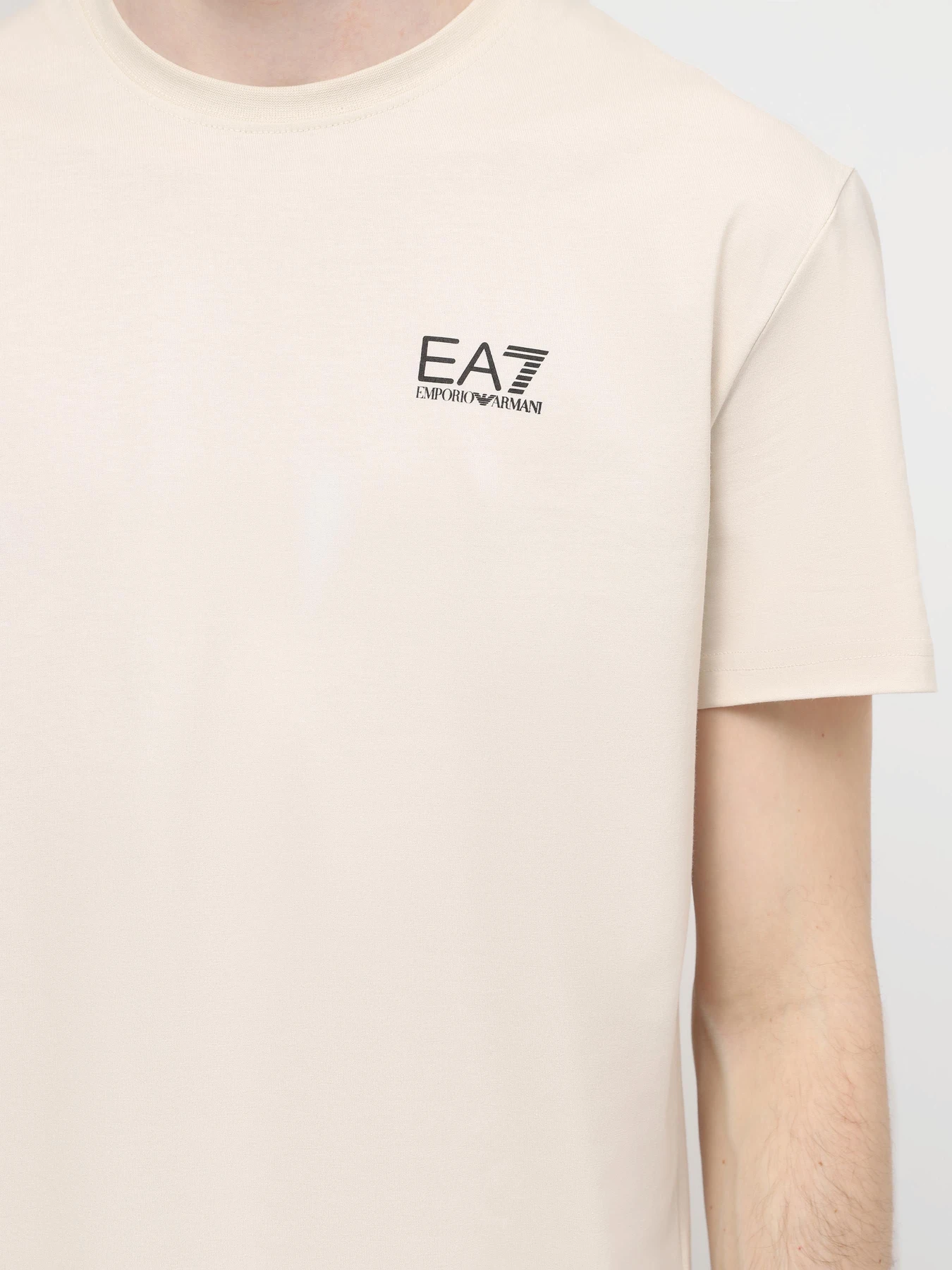 Футболки і поло EA7 Logo Series модель 3DUT06-PJVBZ-1946 Фото