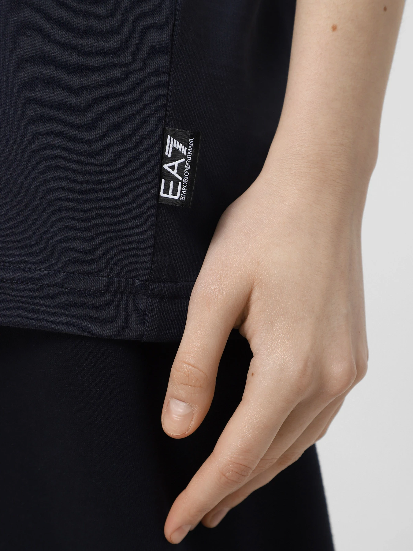 Футболки и поло EA7 Logo Series модель 6DUT10-PJ2QZ-1562 Футболки и поло EA7 Logo Series модель 6DUT10-PJ2QZ-1562 Фото