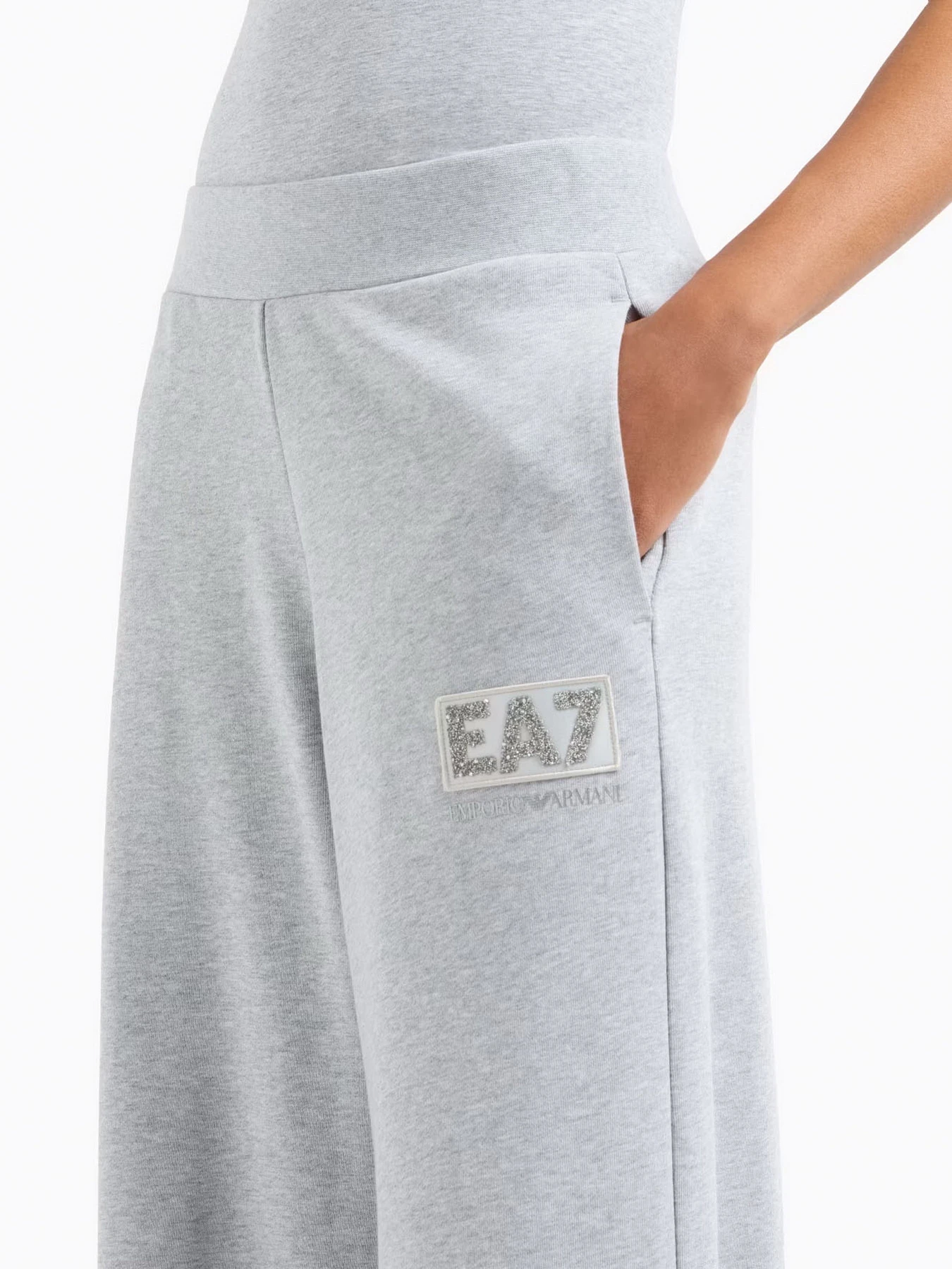 Брюки EA7 Logo Series модель 7W000179-AF12473-O8002 Брюки EA7 Logo Series модель 7W000179-AF12473-O8002 Фото