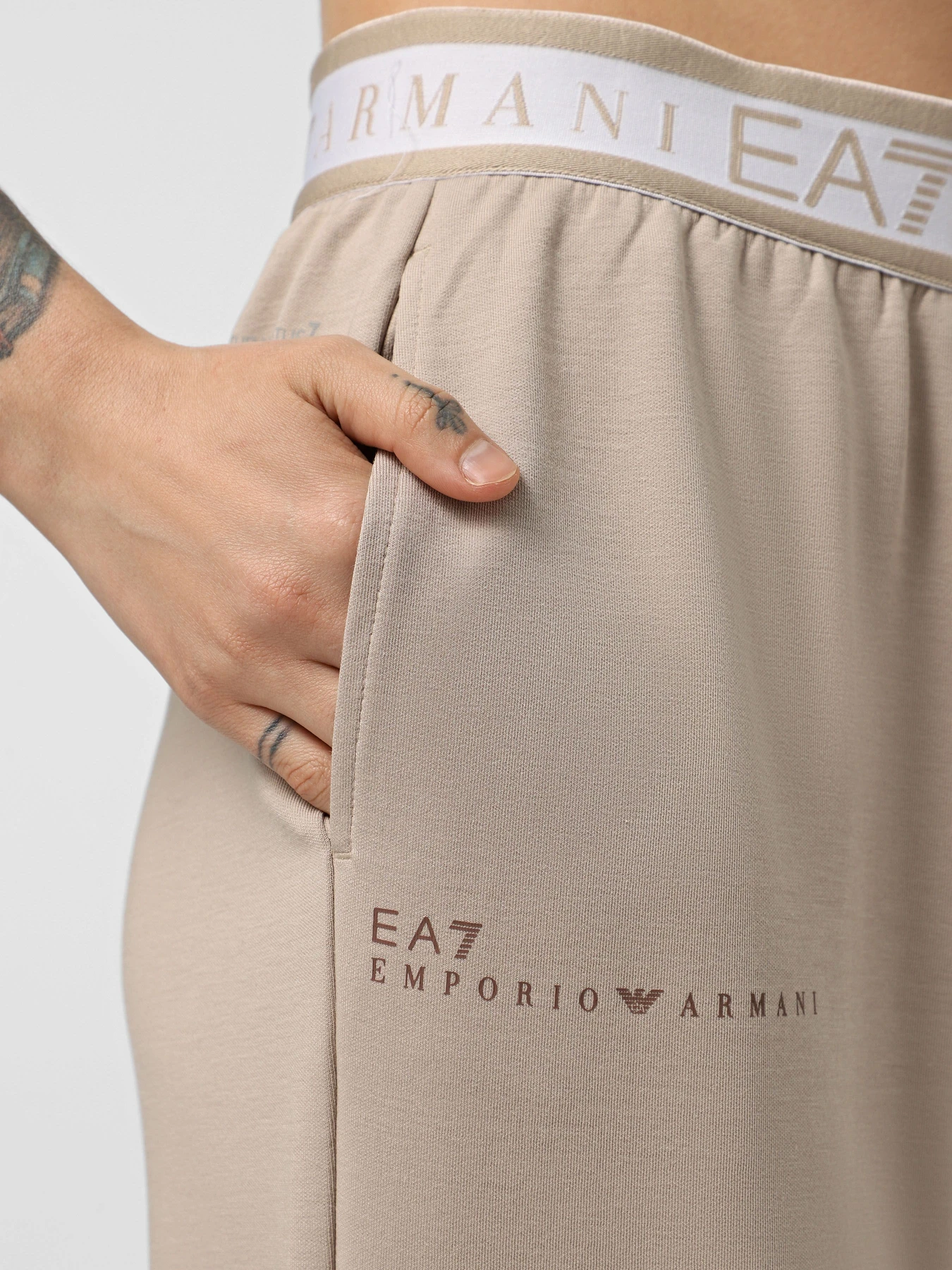 Штани EA7 Natural Ventus7 модель 7W000281-AF12501-U6155 Штани EA7 Natural Ventus7 модель 7W000281-AF12501-U6155 Фото