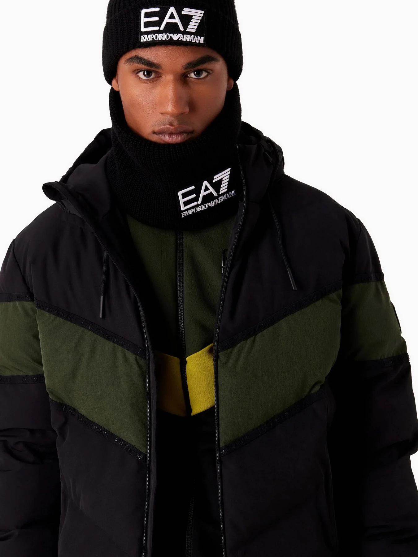 Шарфы и платки EA7 Logo Series модель 240132-3F110-00020 Шарфы и платки EA7 Logo Series модель 240132-3F110-00020 Фото