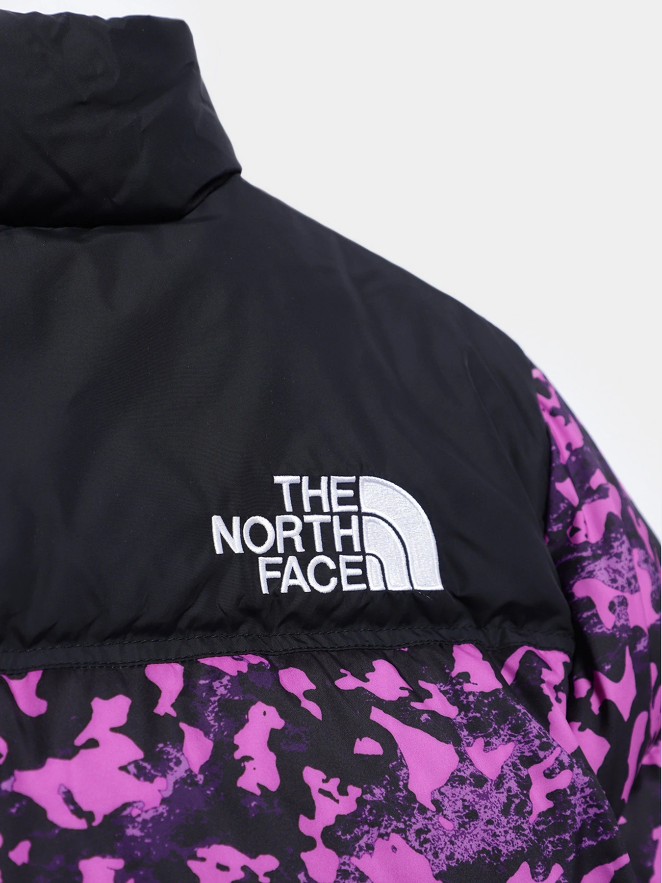 Куртки и дубленки The North Face Printed 1996 Retro Nuptse модель NF0A5IYC2L31 Куртки и дубленки The North Face Printed 1996 Retro Nuptse модель NF0A5IYC2L31 Фото