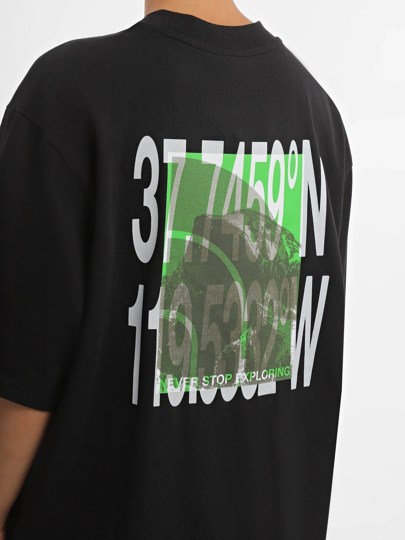 Футболки и поло The North Face Graphic Box Fit модель NF0A8535JK31 Футболки и поло The North Face Graphic Box Fit модель NF0A8535JK31 Фото
