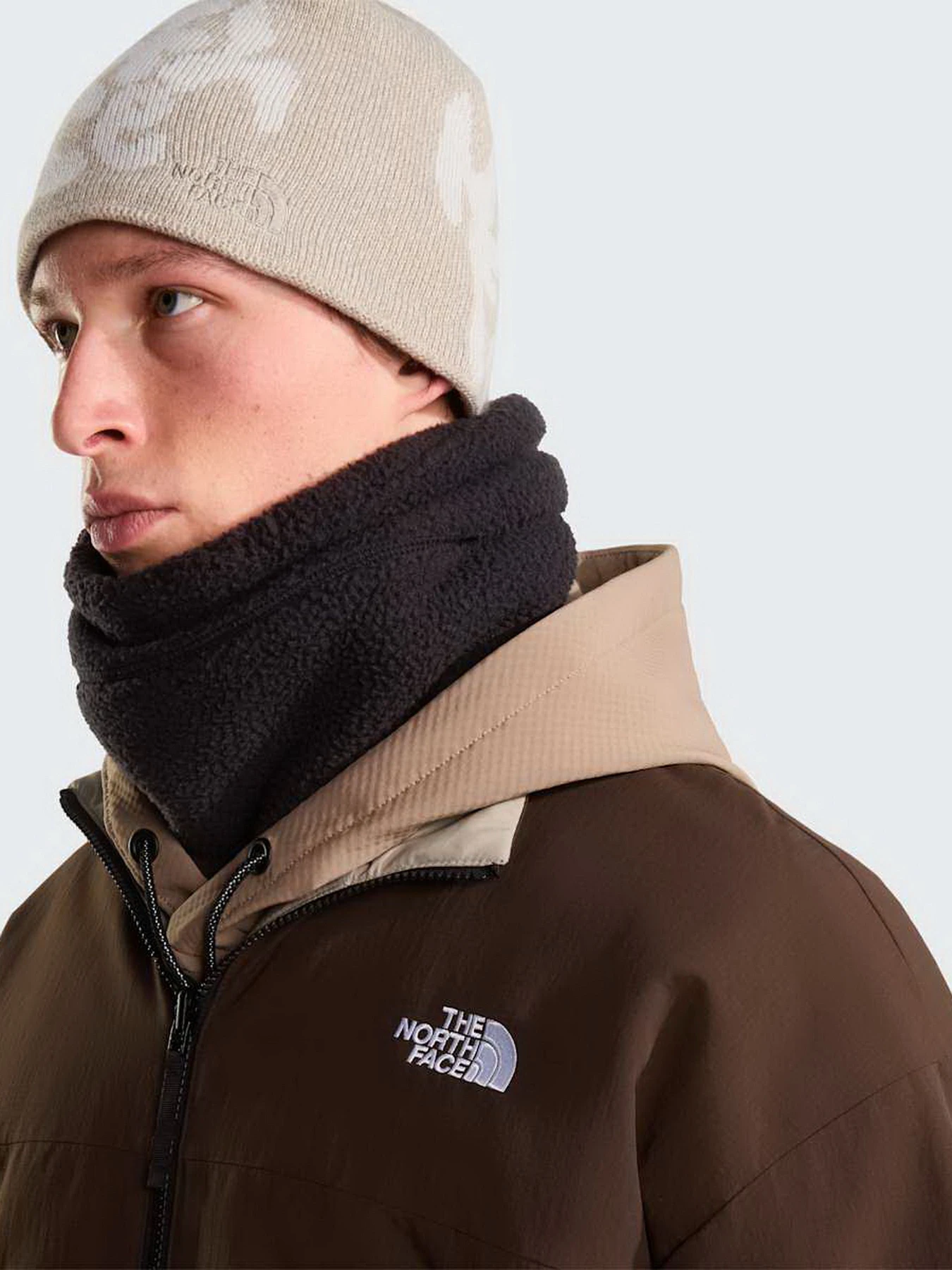 Куртки та дублянки The North Face AFTERBURNER REVERSIBLE BOMBER модель NF0A8H2CSM61 Фото