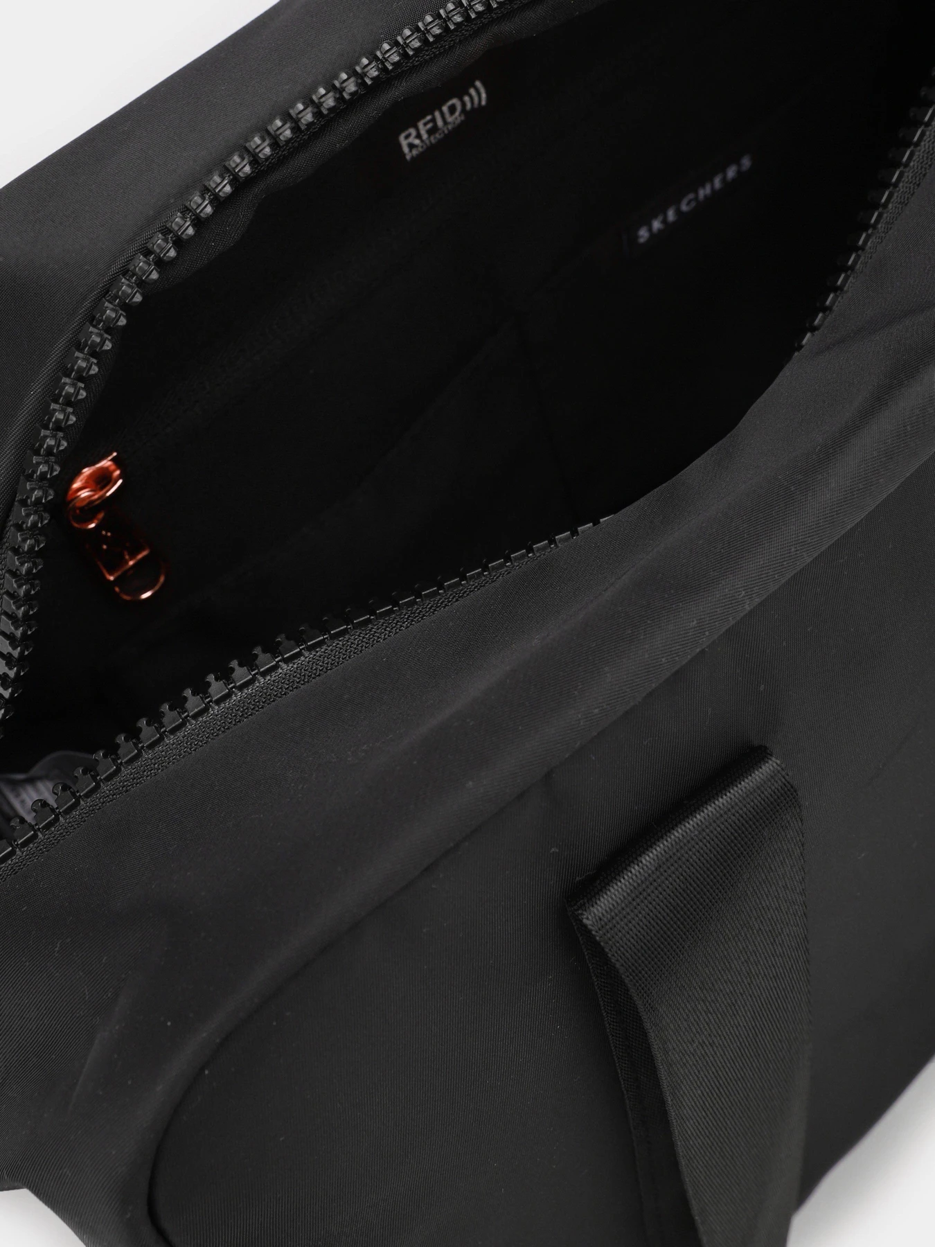 Сумки Skechers Diamond Nylon Tote Bag модель B0416 SCTW BLK Сумки Skechers Diamond Nylon Tote Bag модель B0416 SCTW BLK Фото